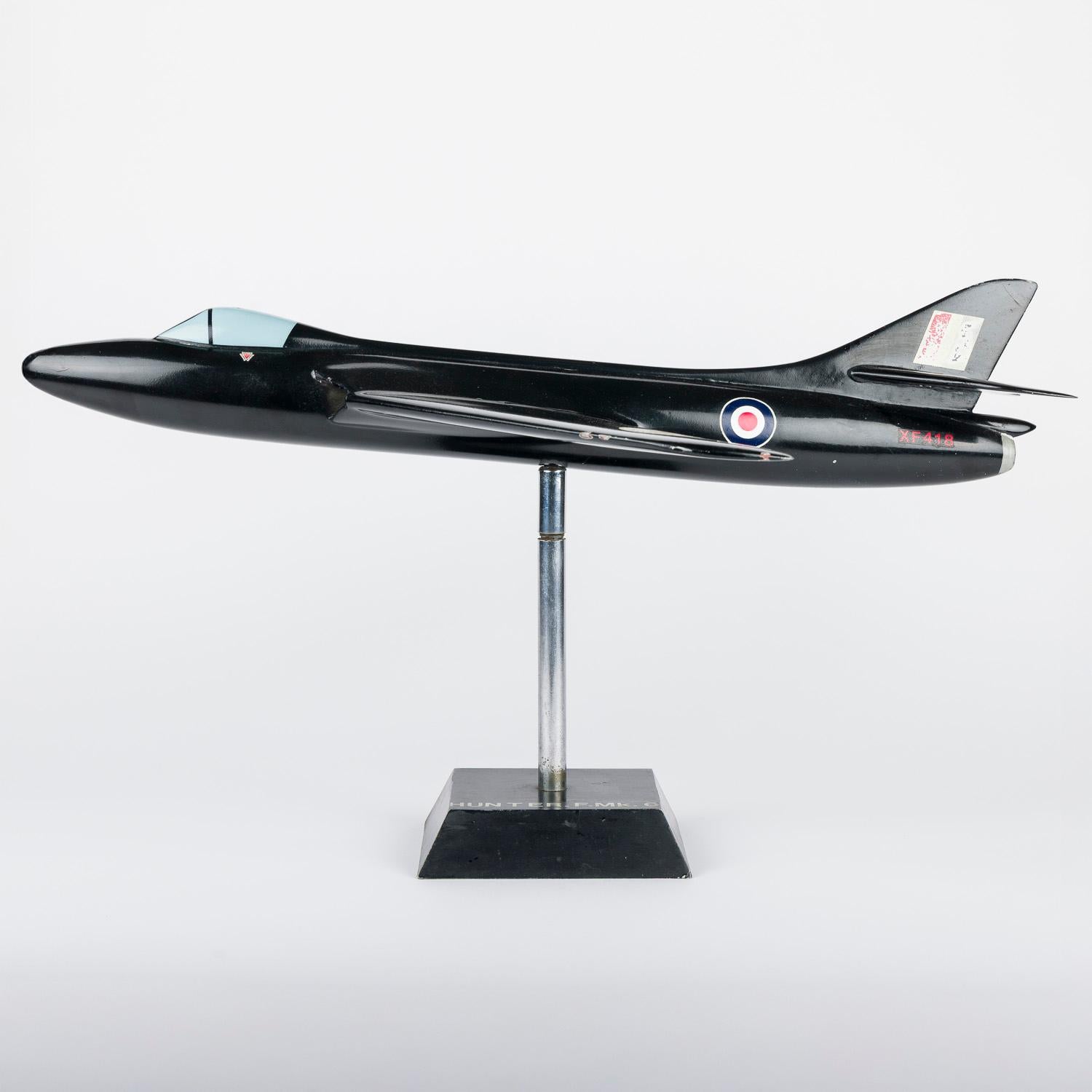 Aluminium Modèle réduit d'un Hawker Hunter de la Royal Air Force datant des années 1950. en vente
