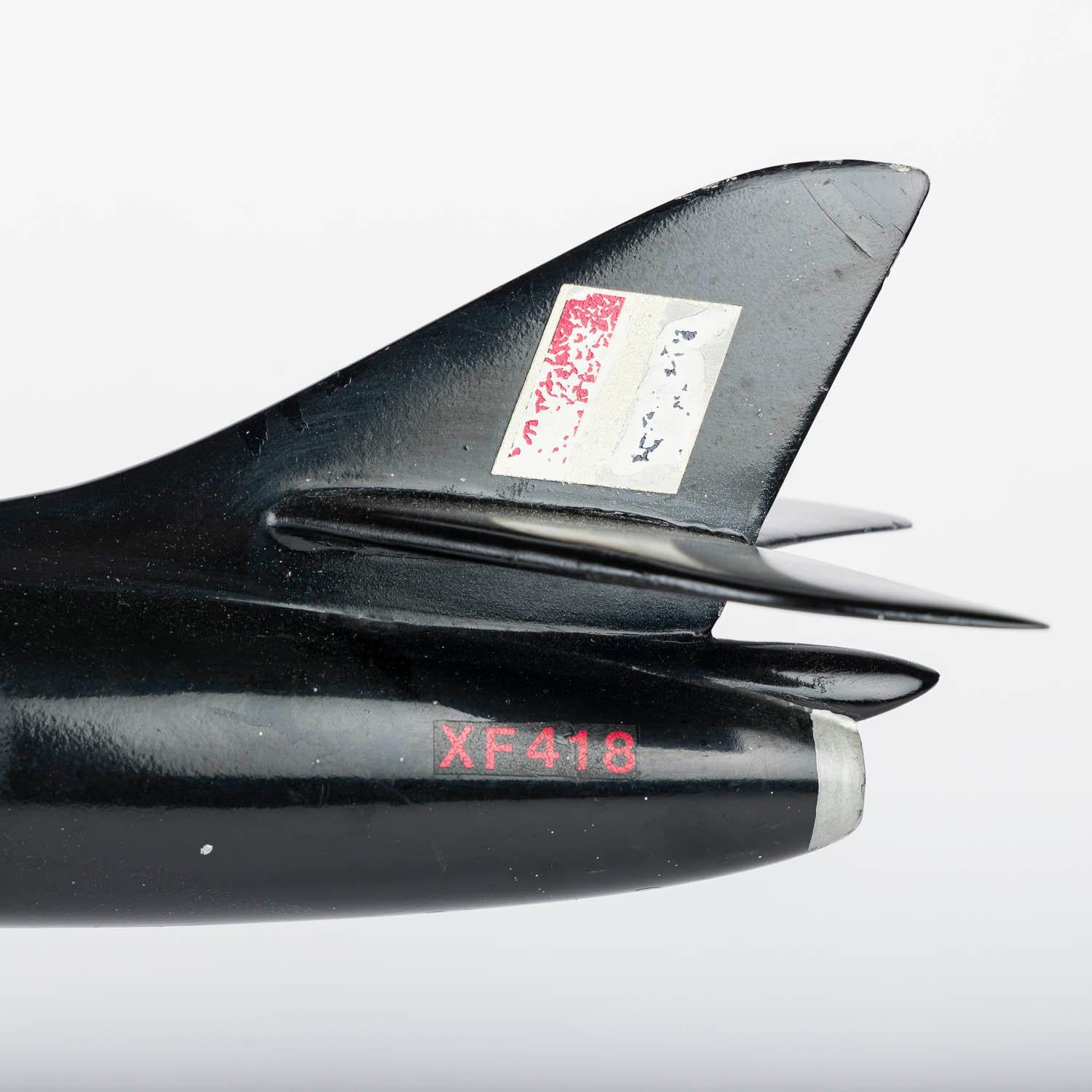 Modèle réduit d'un Hawker Hunter de la Royal Air Force datant des années 1950. en vente 2