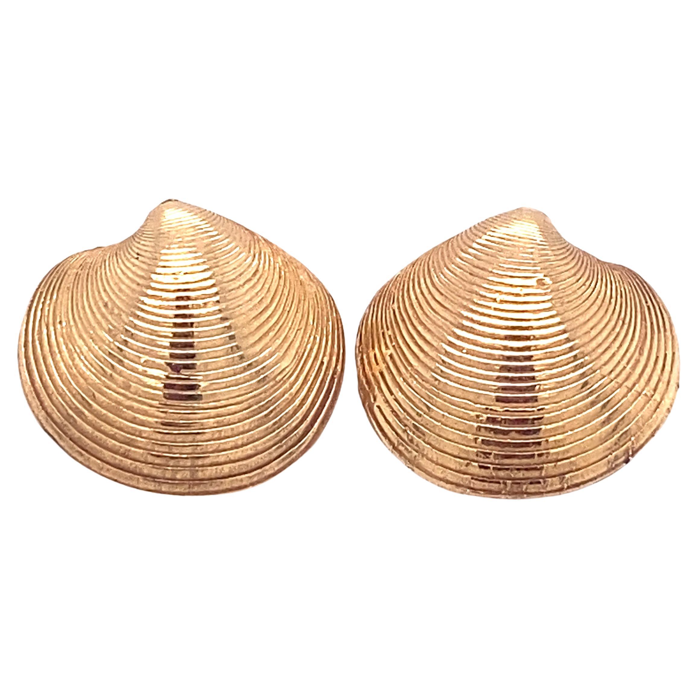 1950s Scallop Seashell Stud Earrings in 14 Karat Gold For Sale