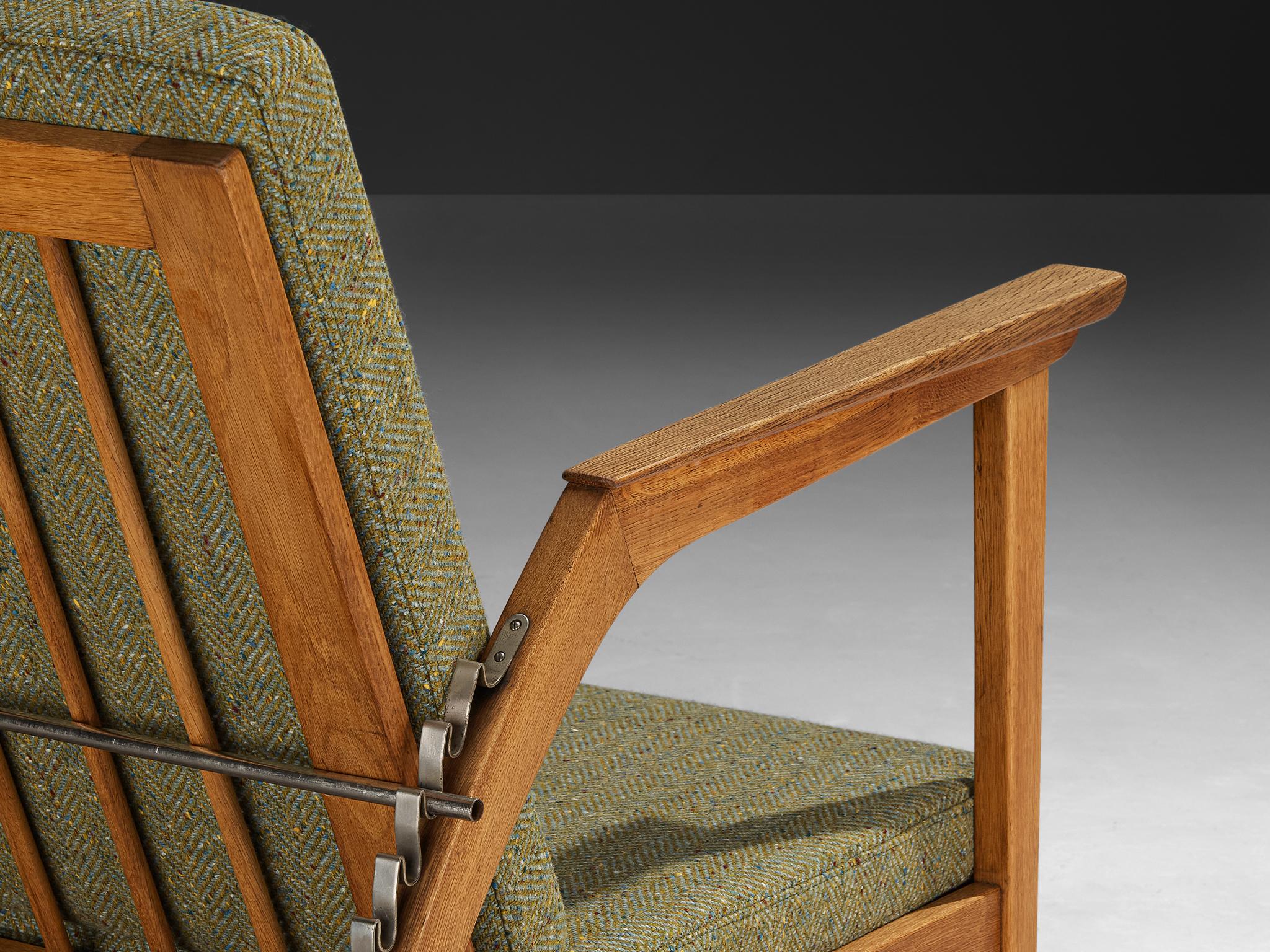 1950s Scandinavian Adjustable Chaise Longue in Solid Oak and Green Wool For Sale 4