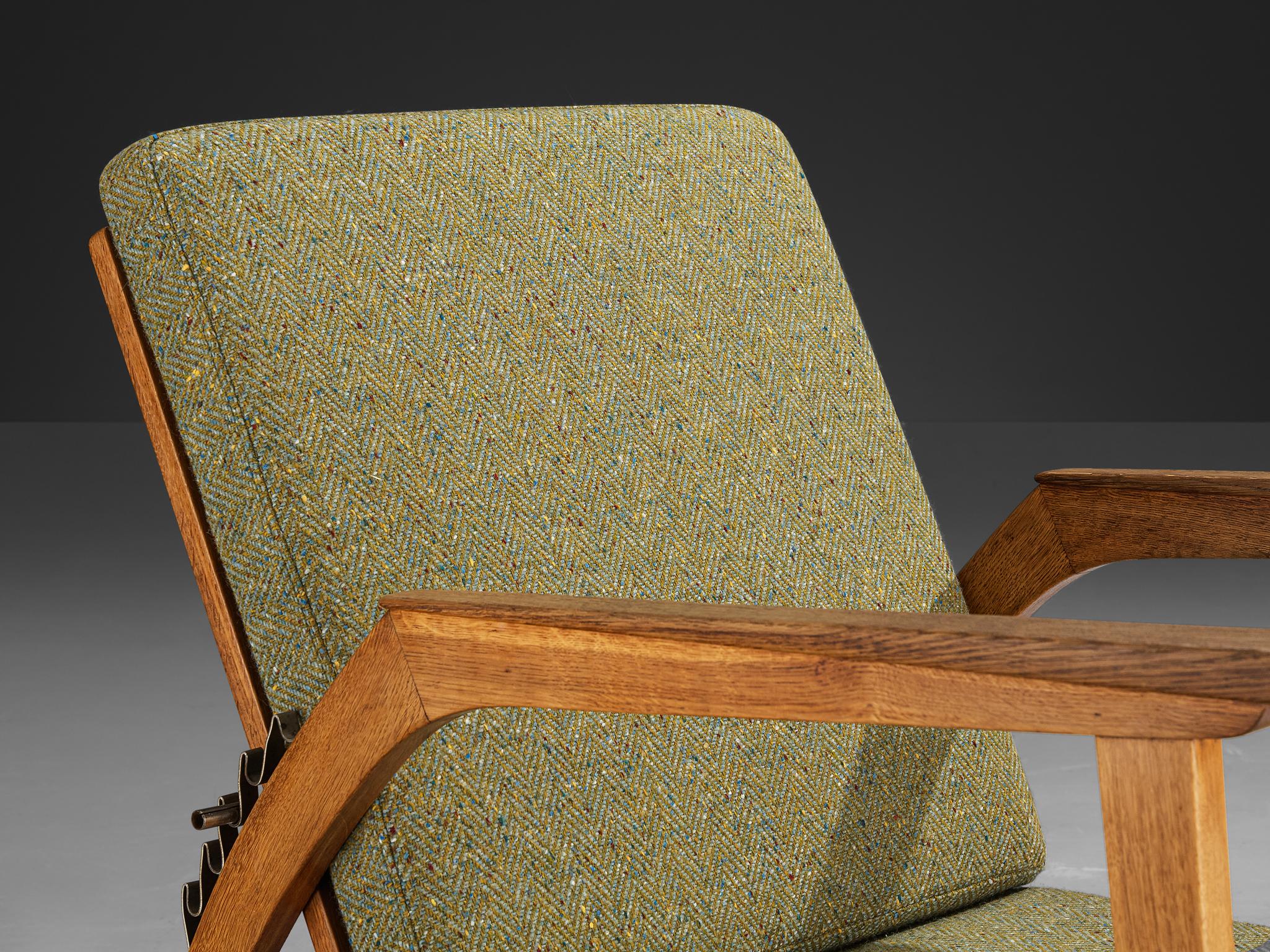 1950s Scandinavian Adjustable Chaise Longue in Solid Oak and Green Wool For Sale 2