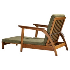 Chaise longue ajustable escandinava de los años 50 en roble macizo y lana verde