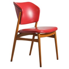 Silla escandinava de haya de los años 50 con tapicería de skai rojo