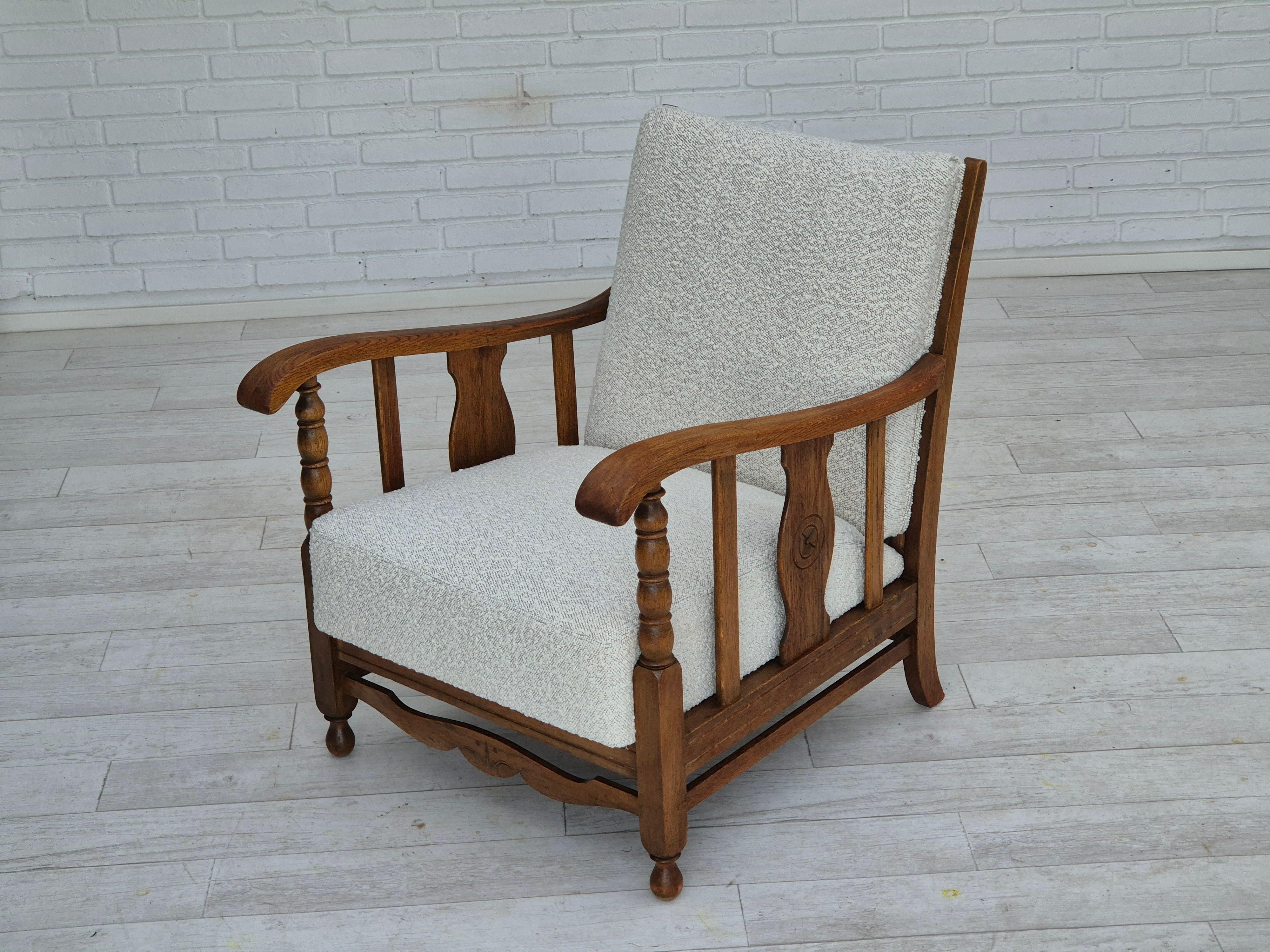 Anni '50, design scandinavo, poltrona rivestita, tessuto, legno di quercia. in vendita 9