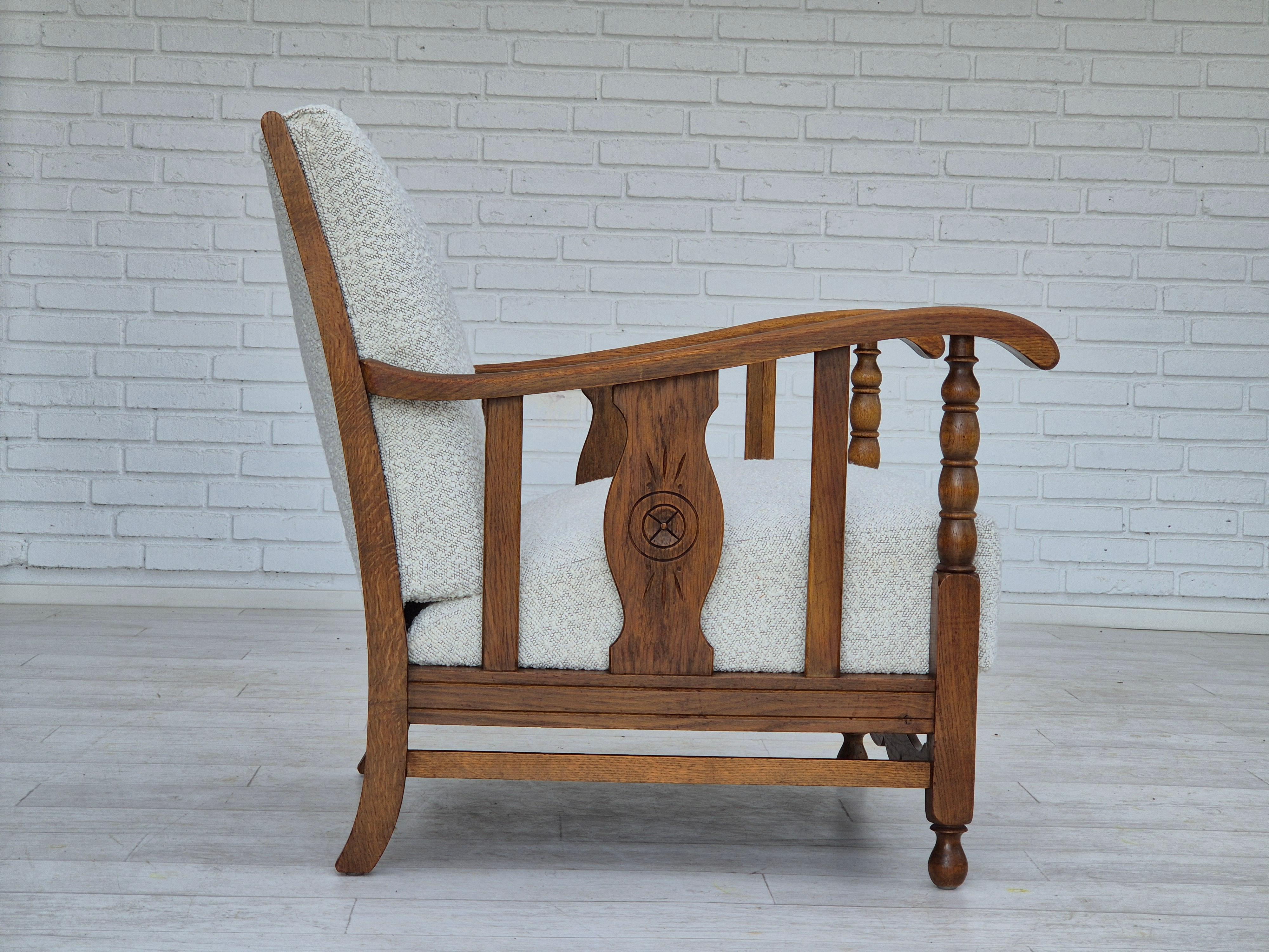 Danese Anni '50, design scandinavo, poltrona rivestita, tessuto, legno di quercia. in vendita