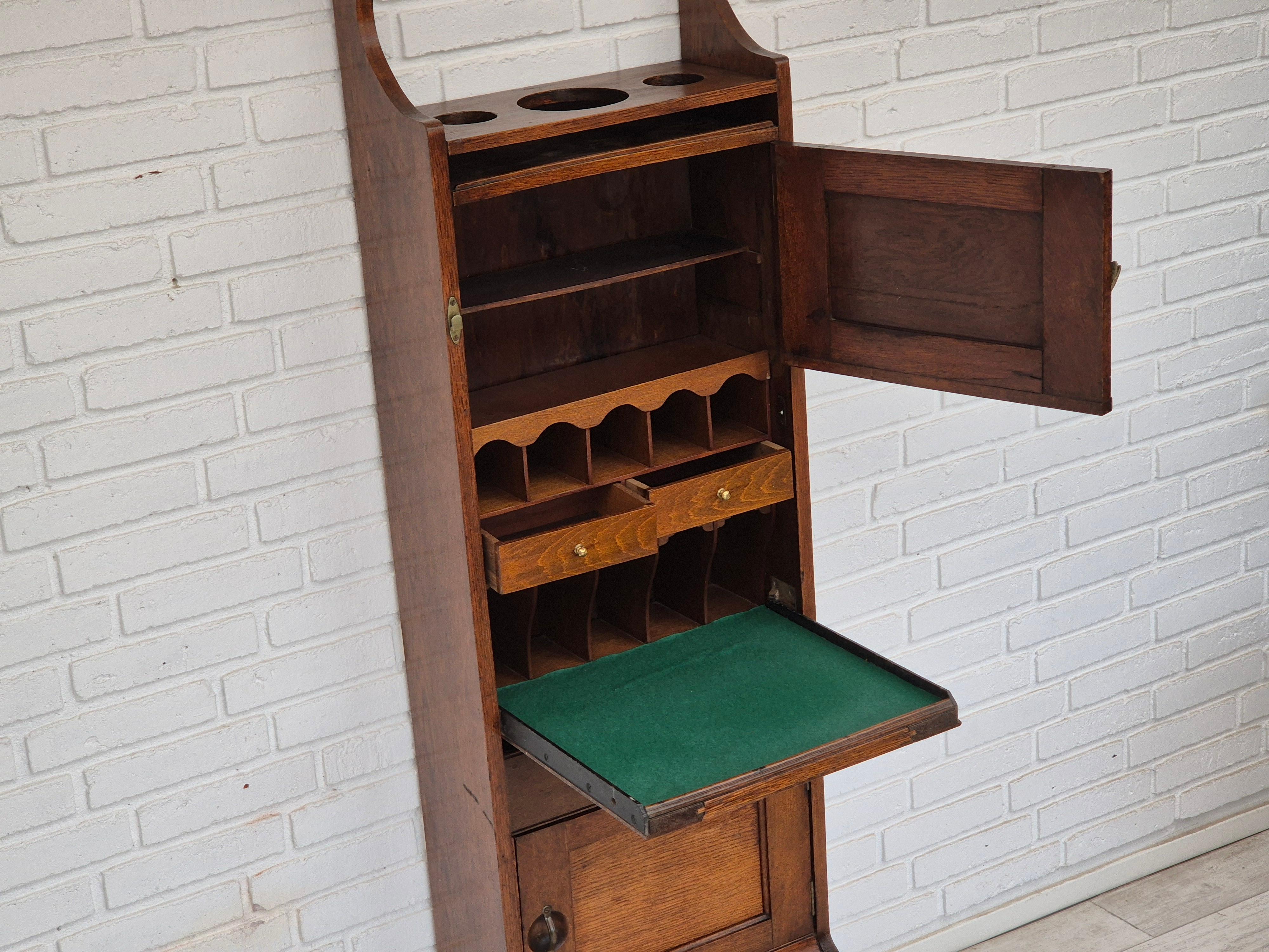 Oak 1950s, Scandinavian design, wall cabinet, original good condition, oak wood. For Sale