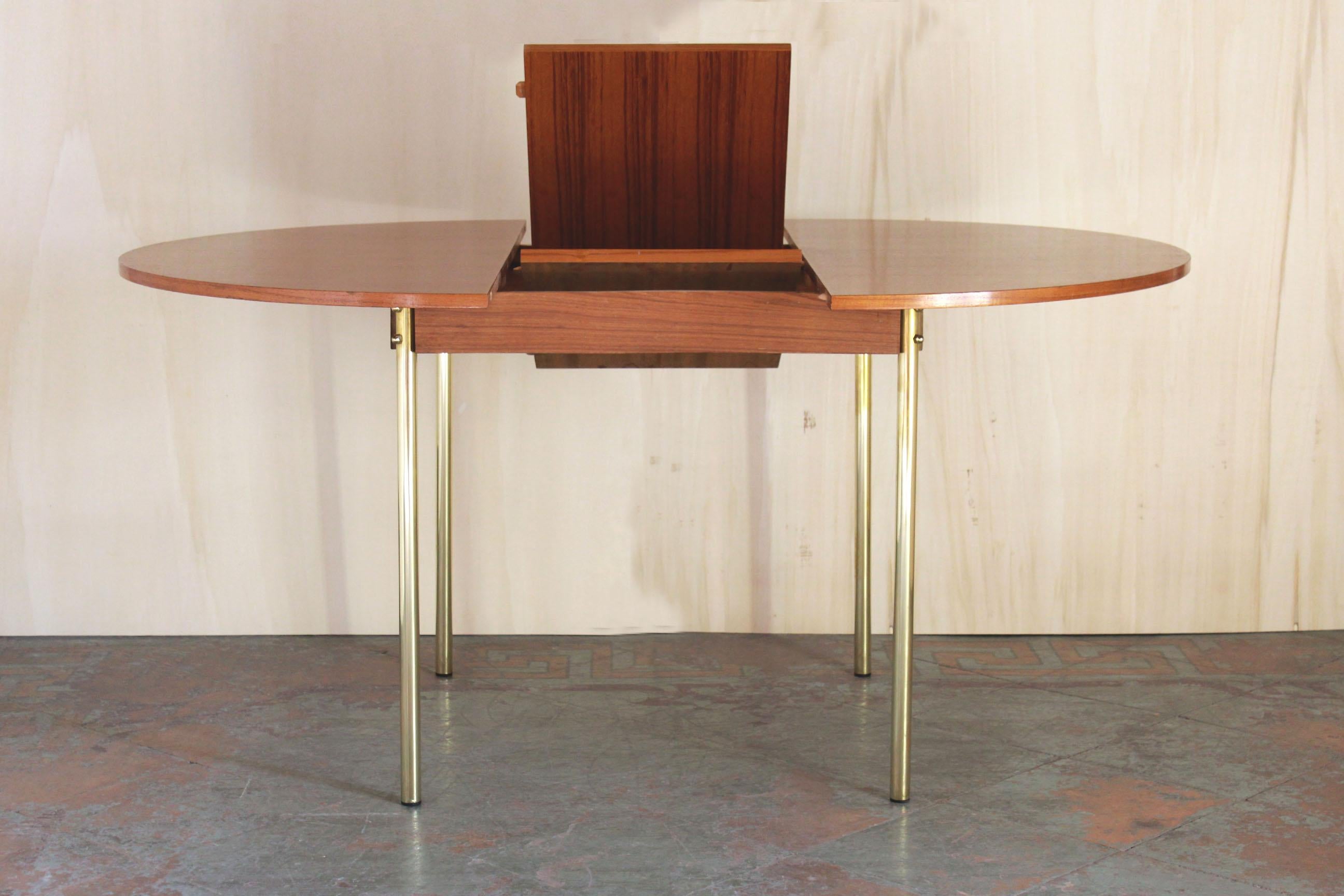 A 1950s round shaped Scandinavian dining table with solid teak top and brass structure. Openable tabletop by the middle in order to reach 6 - 8 seats (please check pictures). In very good conditions with only few small signs of time. TOP: Measures