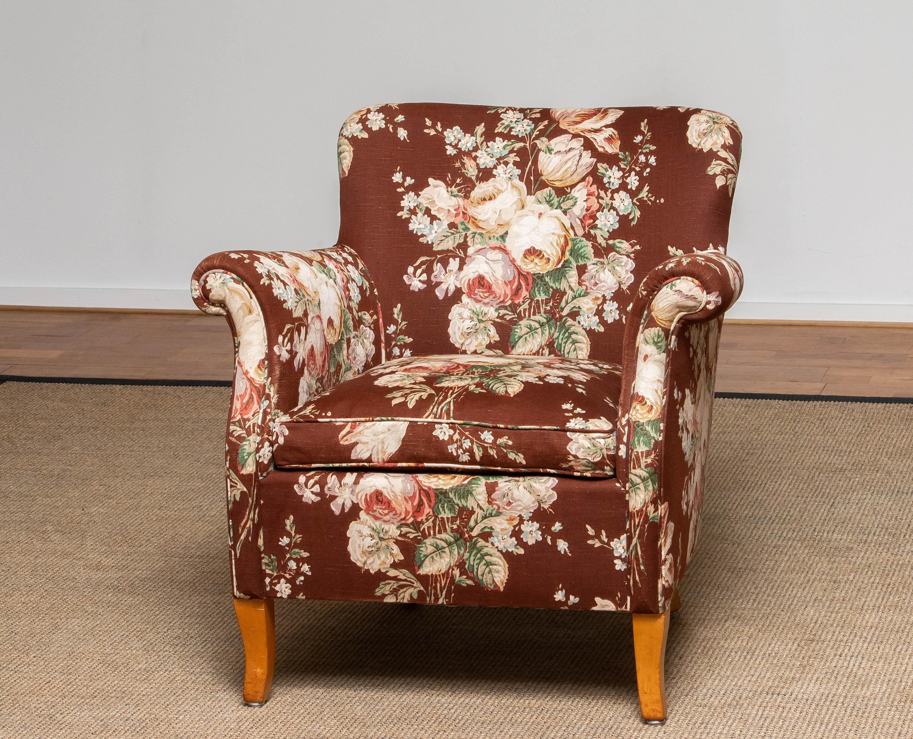 1950s Scandinavian Floral Printed Brown Linen Lounge / Easy Chair from Sweden In Good Condition In Silvolde, Gelderland