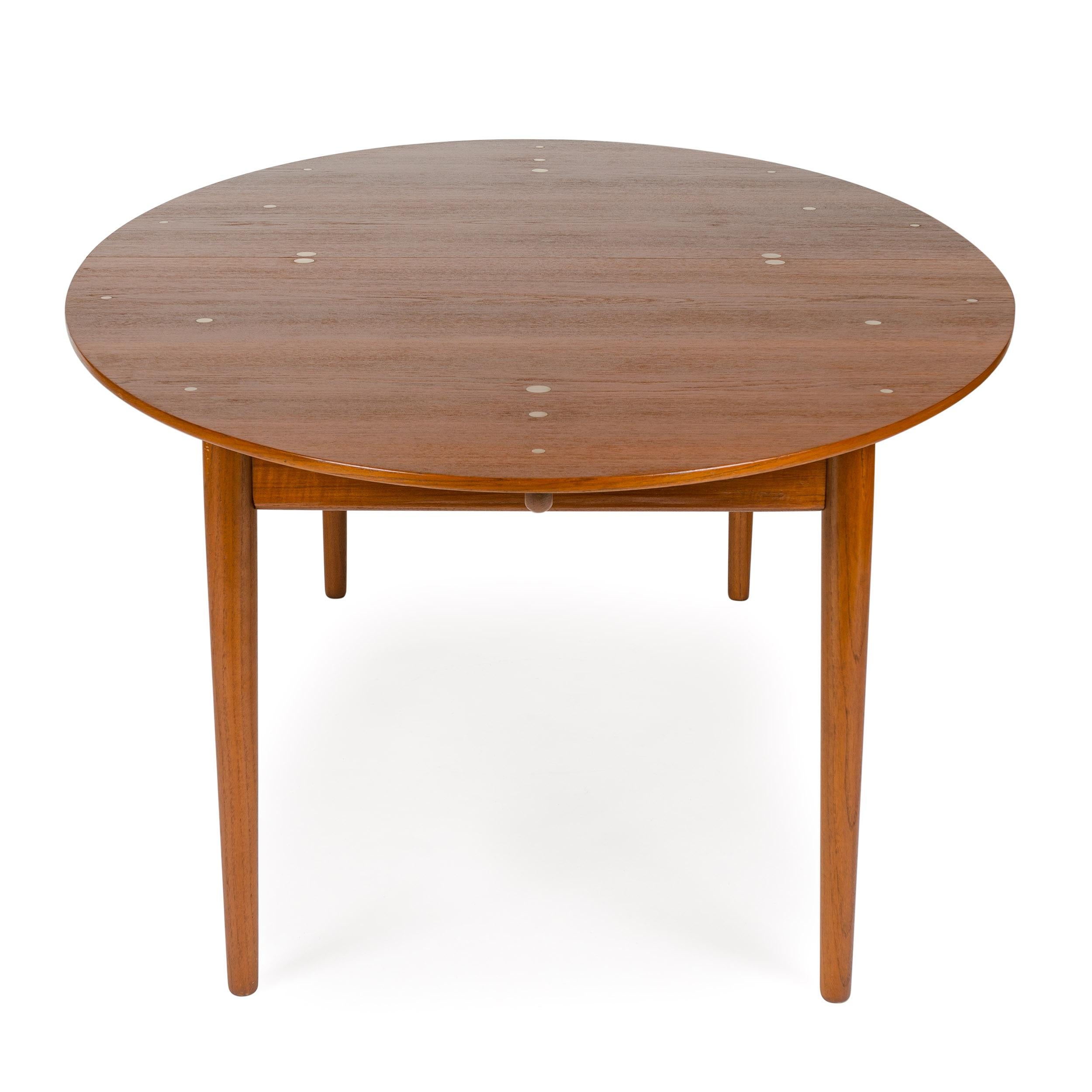 Mid-20th Century 1950s Scandinavian Modern Judas Dining Table by Finn Juhl for Niels Vodder For Sale