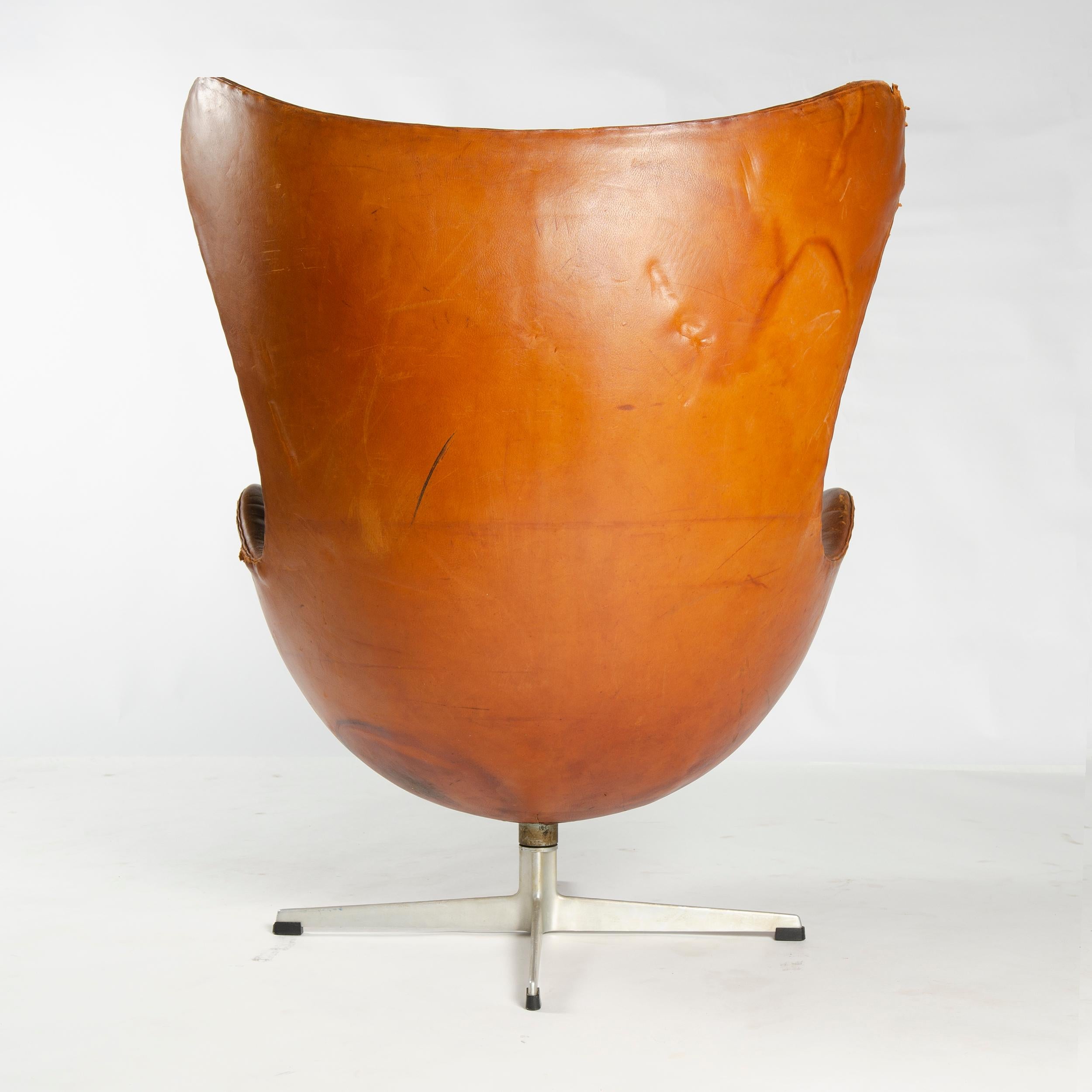 1950s Scandinavian Modern Lounge Chair by Arne Jacobsen for Fritz Hansen In Good Condition In Sagaponack, NY