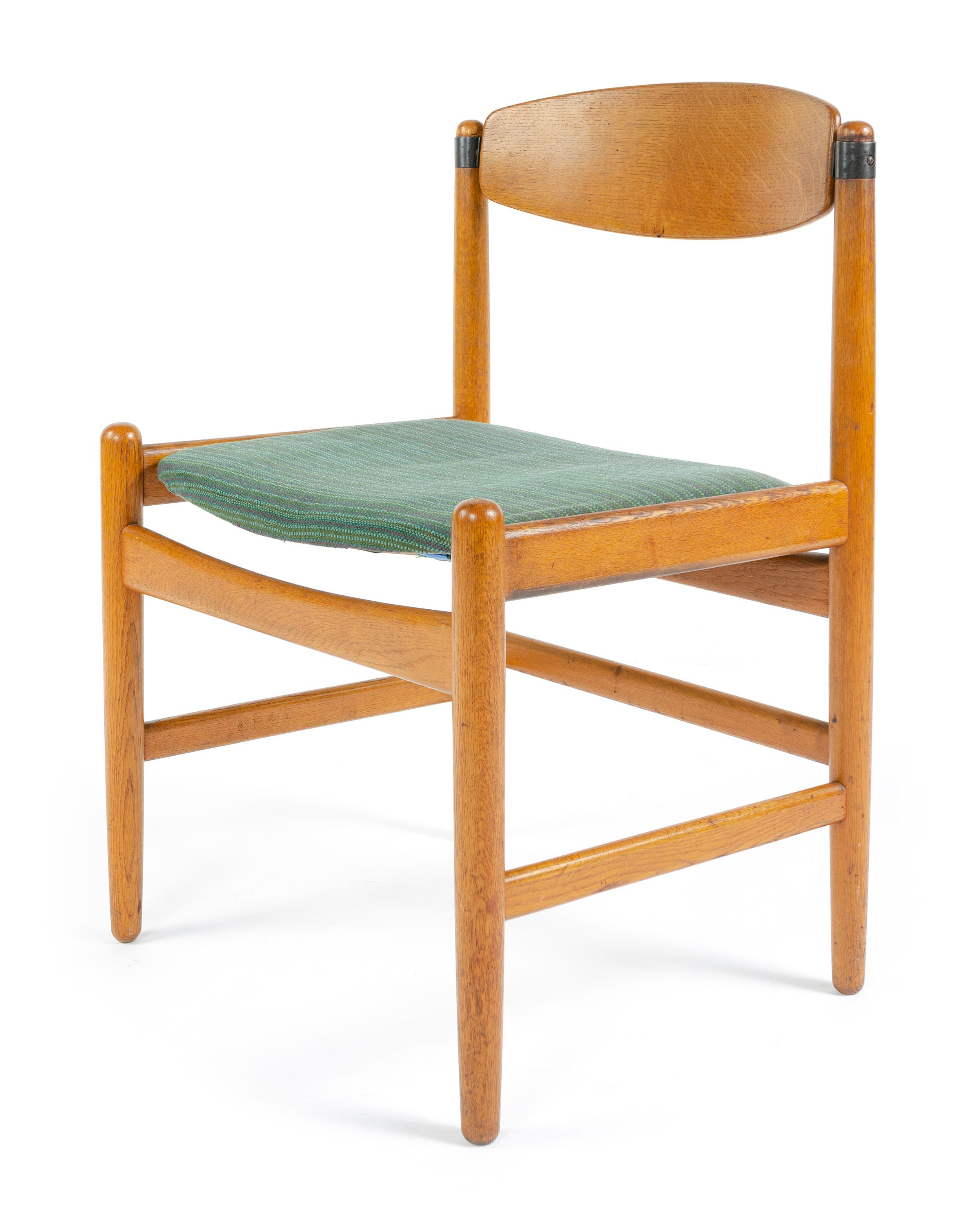 1950er Jahre Skandinavische Modernität Drehbare Eiche Esszimmerstühle (Skandinavische Moderne) im Angebot