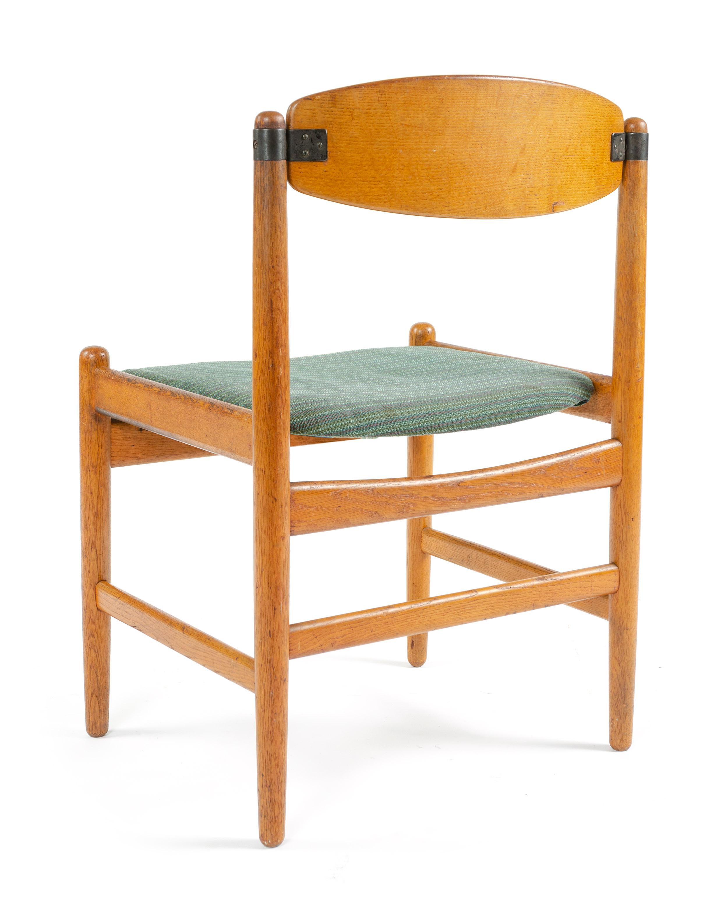 1950er Jahre Skandinavische Modernität Drehbare Eiche Esszimmerstühle im Zustand „Gut“ im Angebot in Sagaponack, NY