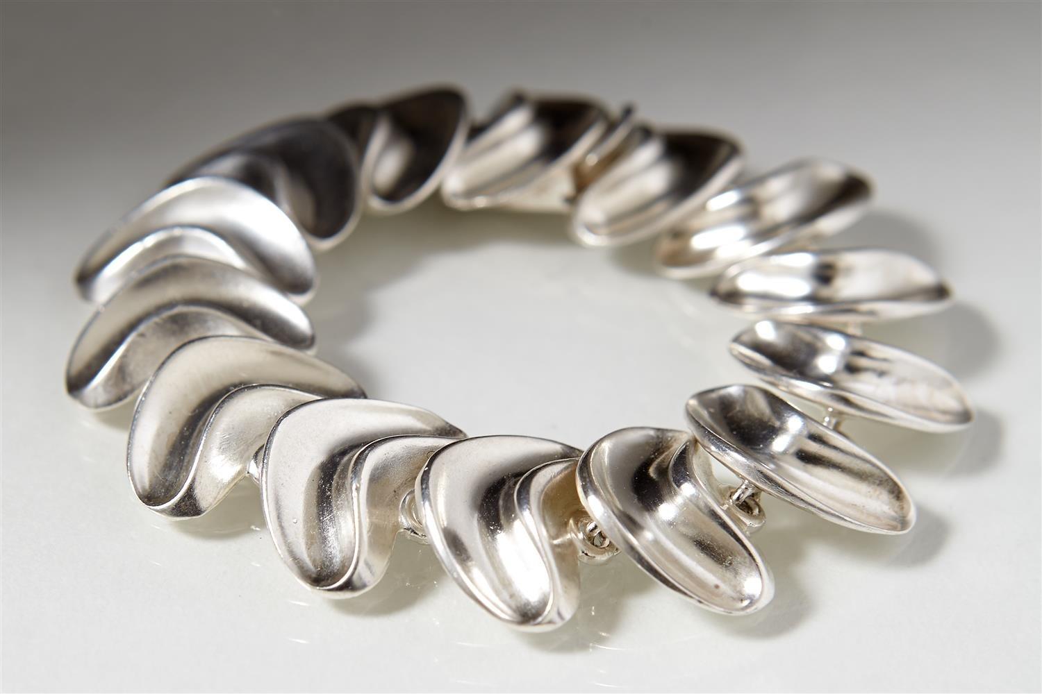 Sterling silver bracelet by Danish designer A. Michelsen. 


L: 18,5 cm/ 7 1/4'' 