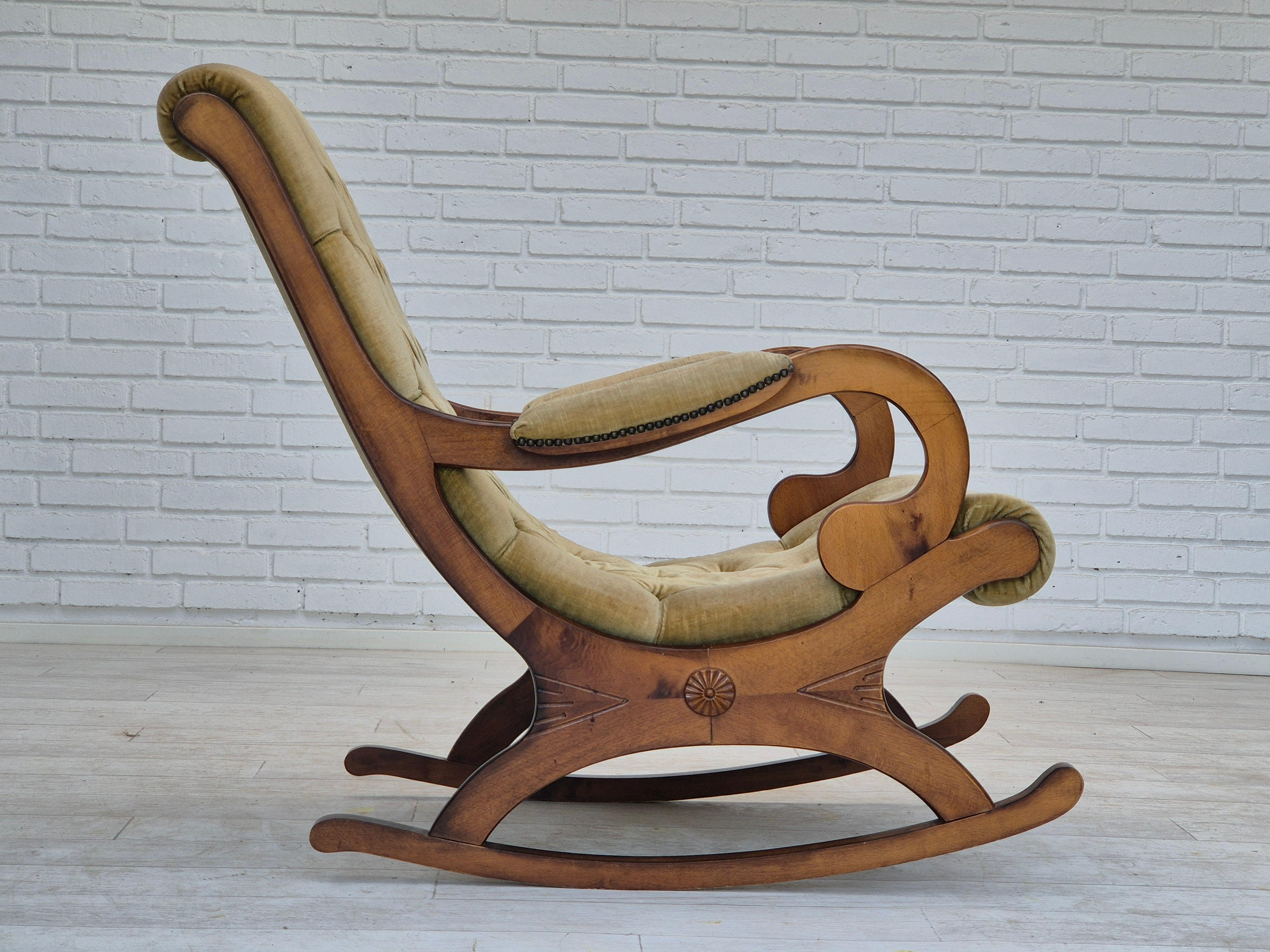 1950s, Scandinavian rocking chair, vintage green furniture velour. In Good Condition For Sale In Tarm, 82