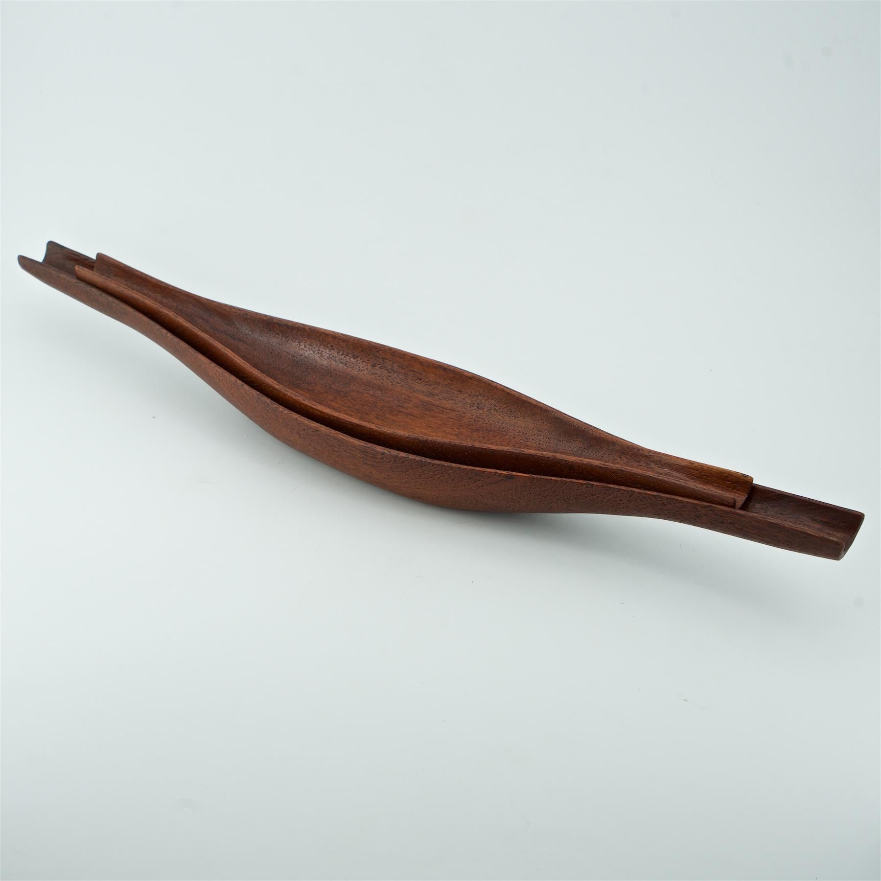 Huilé 1950s Scandinavian Stig Sandqvist Hand Carved Teak Canoe Bowls Sculptures Design en vente