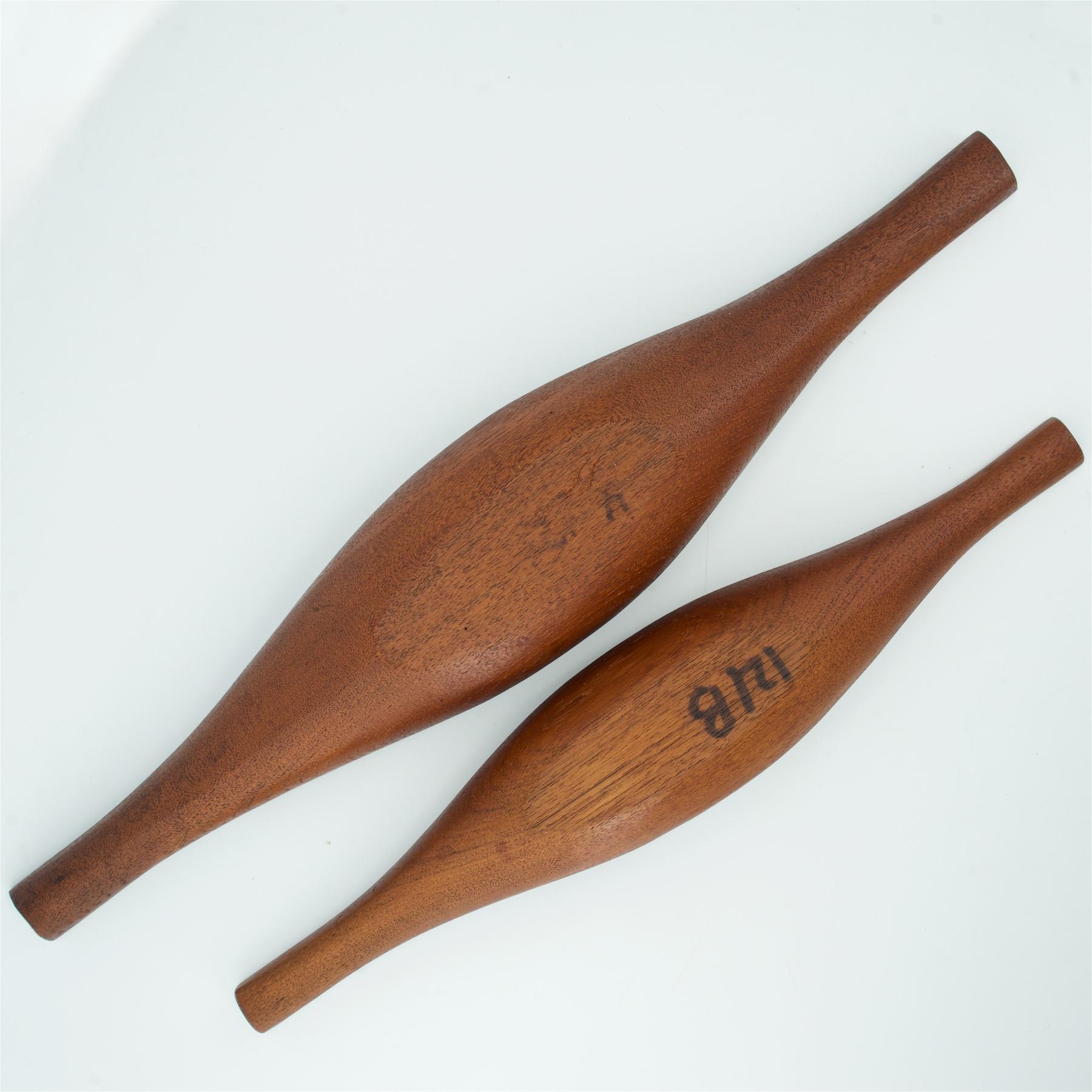Teck 1950s Scandinavian Stig Sandqvist Hand Carved Teak Canoe Bowls Sculptures Design en vente