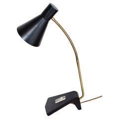 Lampe de bureau à col de cygne Swan noir et laiton Midcentury des années 1950  