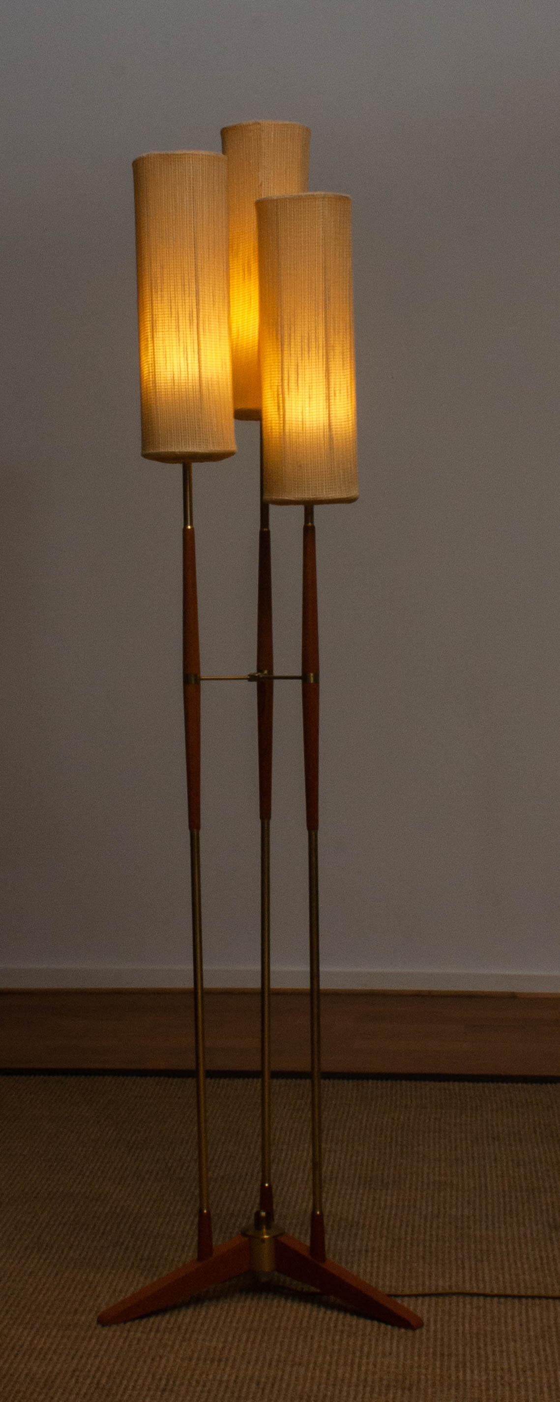1950s, Scandinavian Three Shades Brass and Teak Floor Lamp by Möllers, Sweden In Good Condition In Silvolde, Gelderland