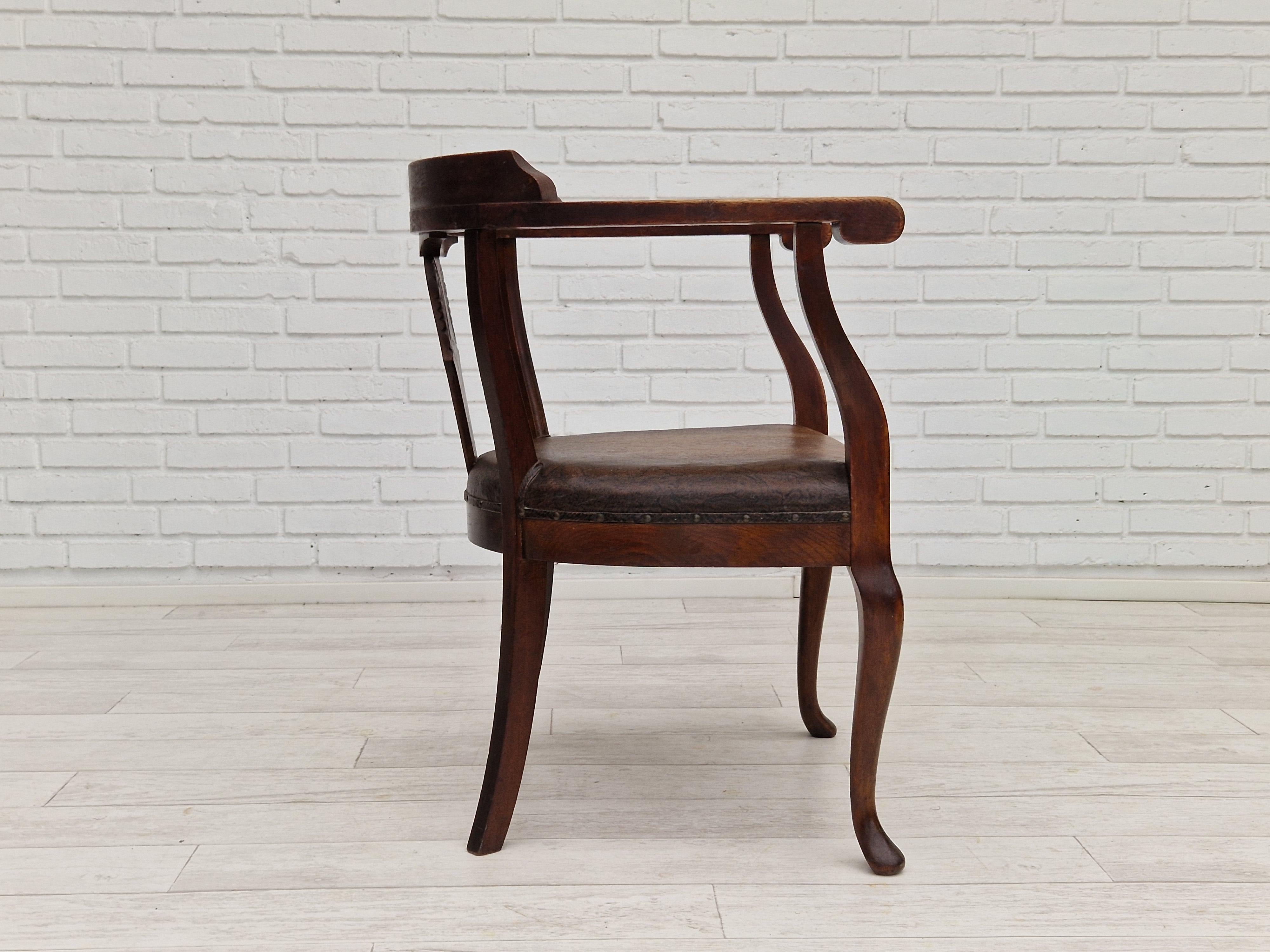 1950s, Scandinavian Vintage Armchair, Original Condition, Leather, Oak Wood In Good Condition For Sale In Tarm, 82