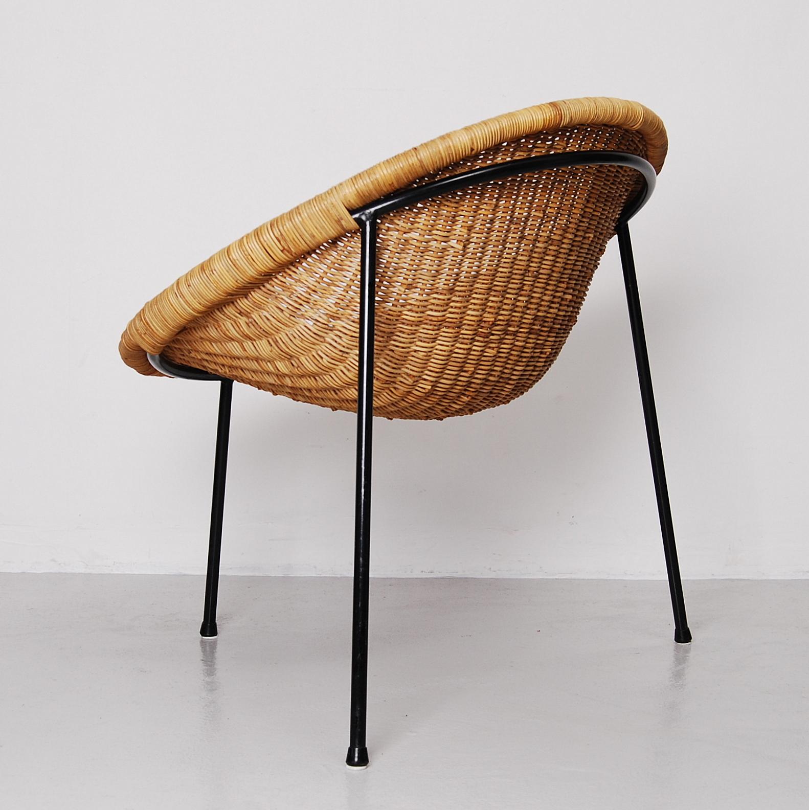 Fantastic Swedish wicker bucket chair on black iron base, 1950s. No damage to wicker whatsoever. Excellent condition.
 