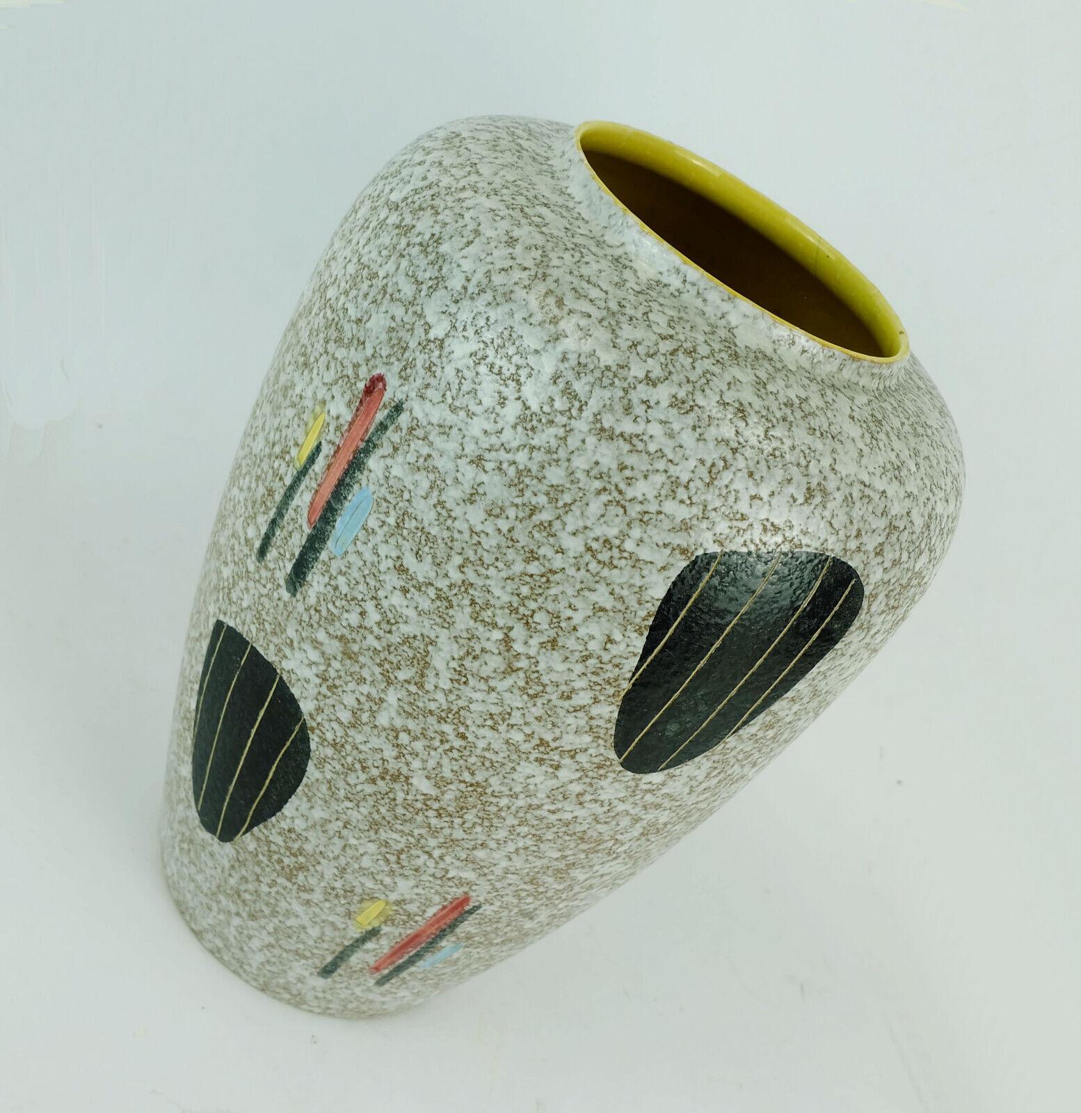 West german mid century ceramic vase manufactured by Scheurich Keramik in the late 1950s. Drip glaze in light brown and white with a typical abstract 50s decor. Inside yellow glazed.

Height 11 4/5