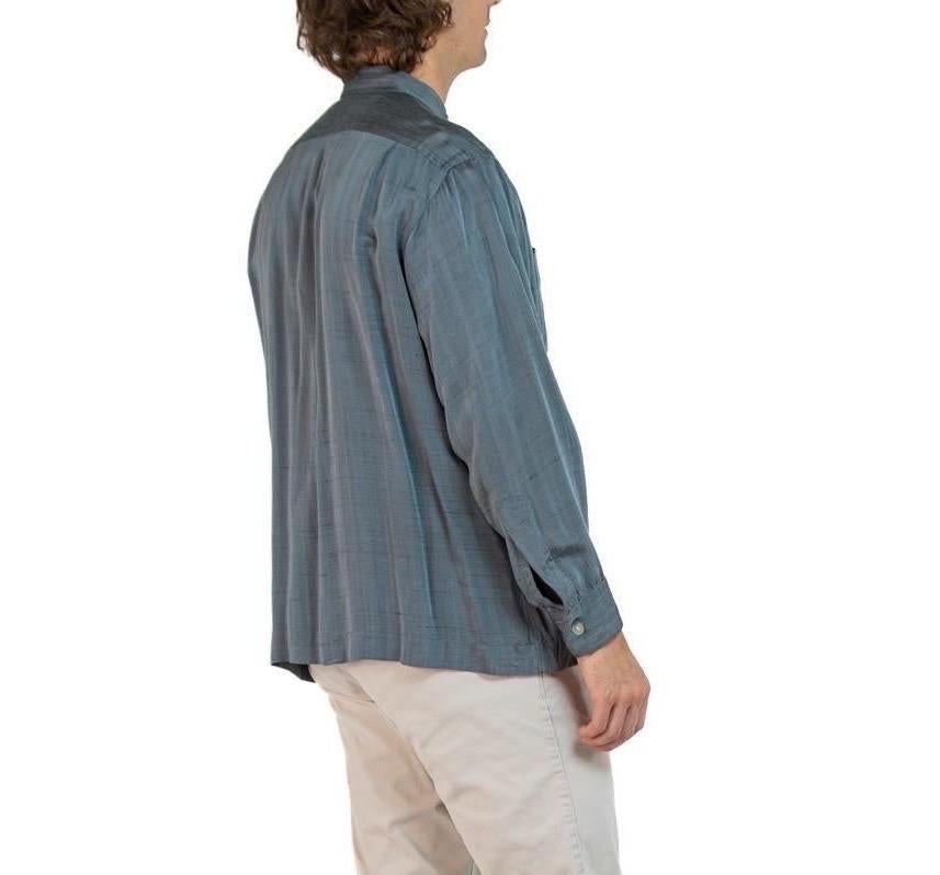 1950S SCHIAPARELLI Gray Silk Blend Men's Shirt With Patch Pockets (Chemise pour hommes en soie mélangée avec poches plaquées) Pour hommes en vente