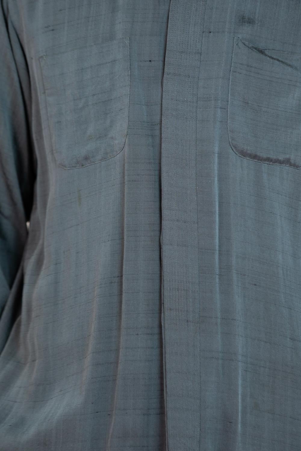 1950S SCHIAPARELLI Gray Silk Blend Men's Shirt With Patch Pockets (Chemise pour hommes en soie mélangée avec poches plaquées) en vente 3