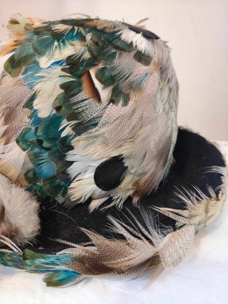 Vintage Elsa Schiaparelli 1950s Multicoloured Feather Hat  display picture 2