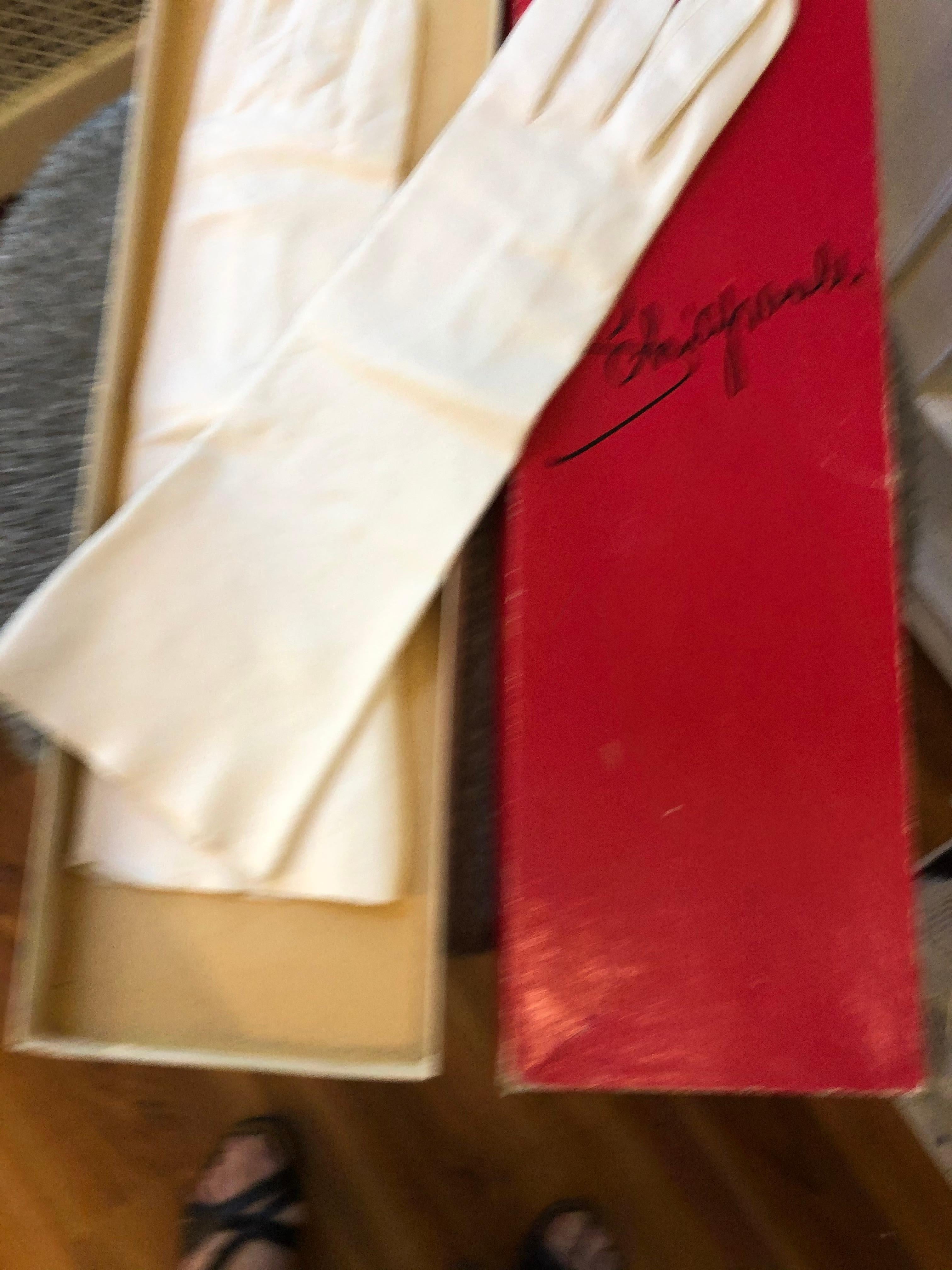 Beautiful white kid leather gloves in a size 7 in the original box. These gloves are unworn and in pristine condition.
