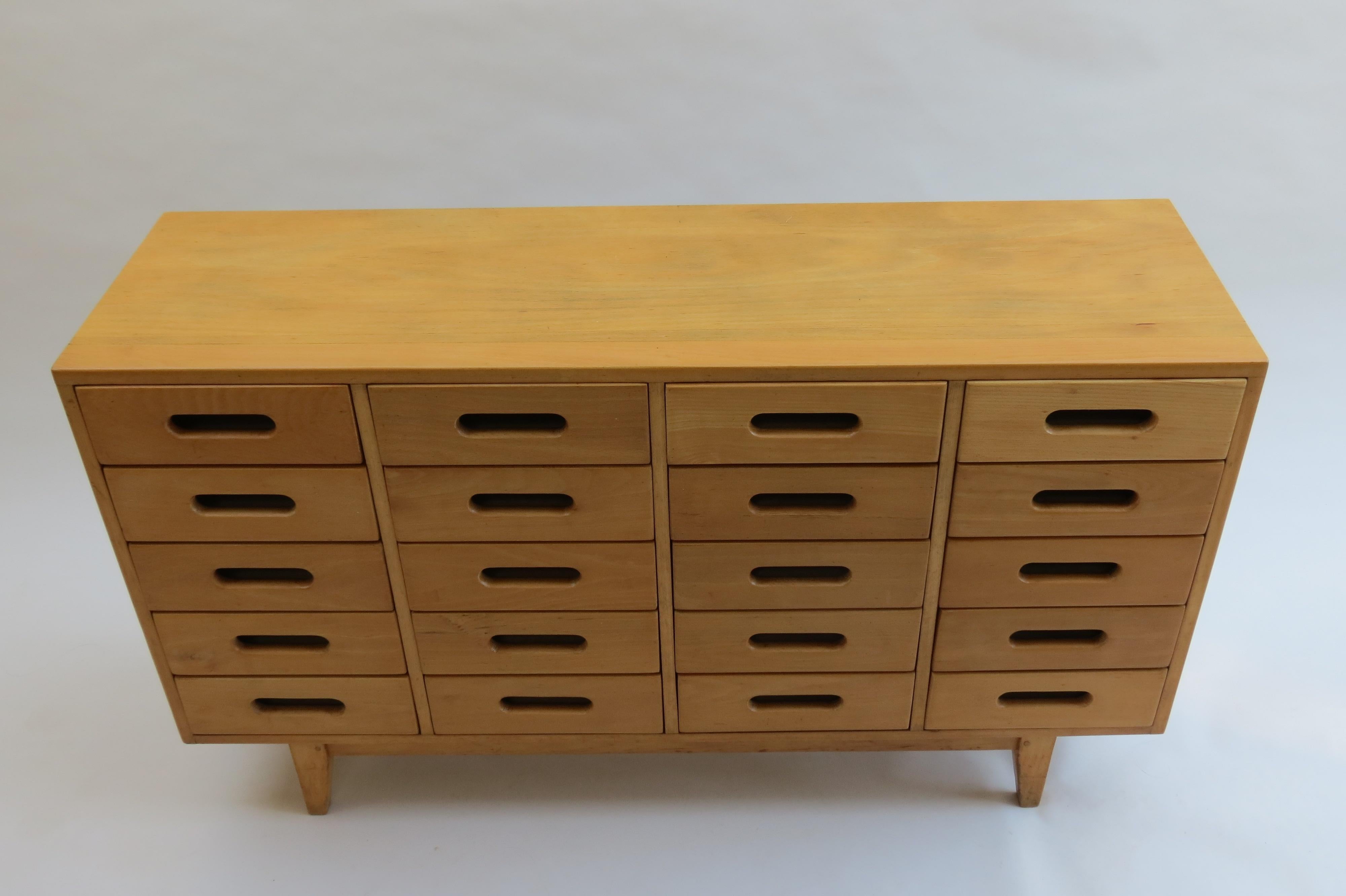 Chest of drawers dating from the 1950s designed by James Leonard and manufactured by Esavian, UK.

Solid Beech case with Beech drawer fronts and drawer linings.  In good overall condition, some distressing over all.

The case has been