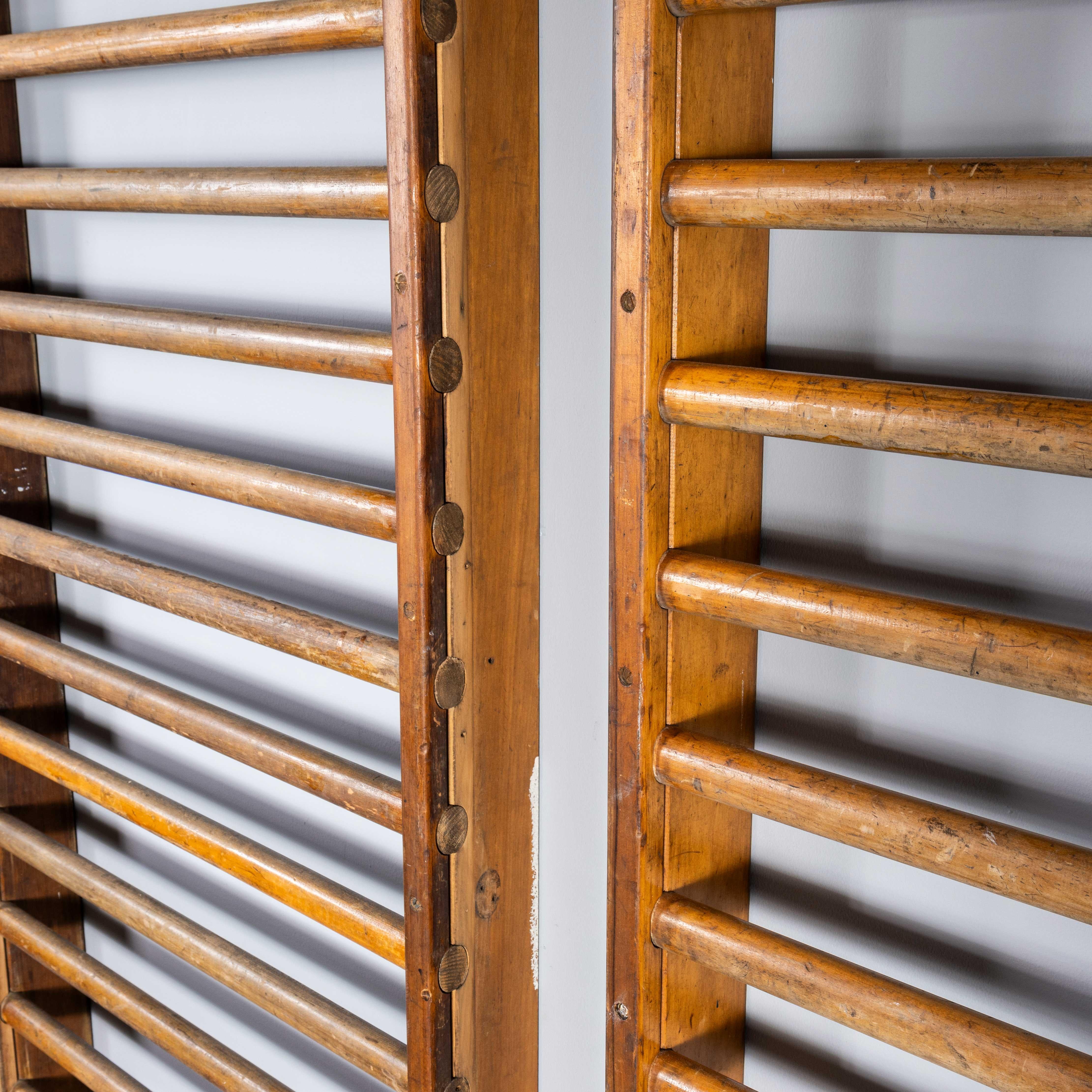Barre per palestre scolastiche degli anni '50 - 2,2 m singole
Barre per palestre scolastiche degli anni '50 - 2,2 m singole. Di recente abbiamo sgomberato una vecchia palestra universitaria nello Yorkshire, le cui pareti erano tappezzate di queste