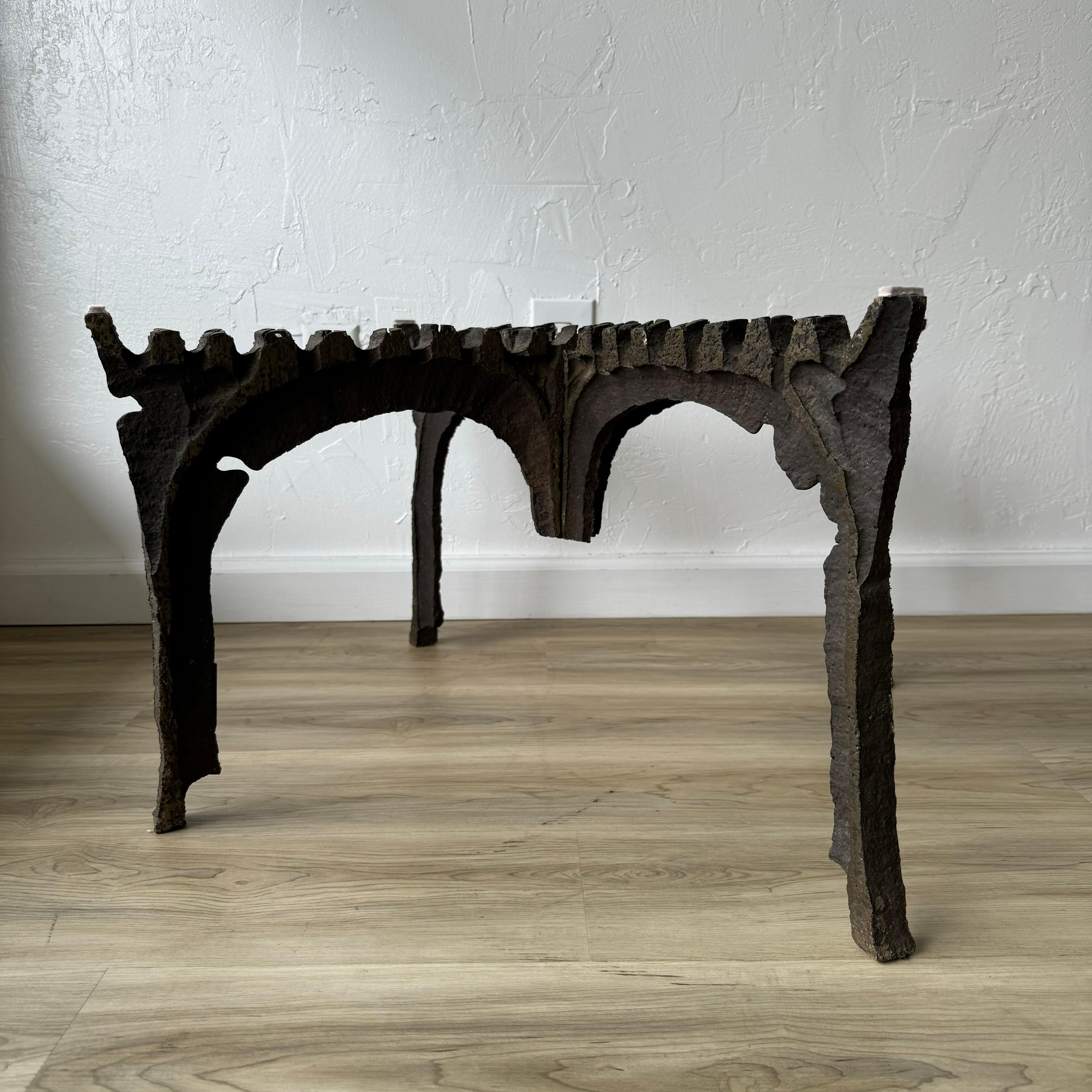 Table basse en bronze brutale et sculpturale des années 1950 Excellent état - En vente à Springfield, OR