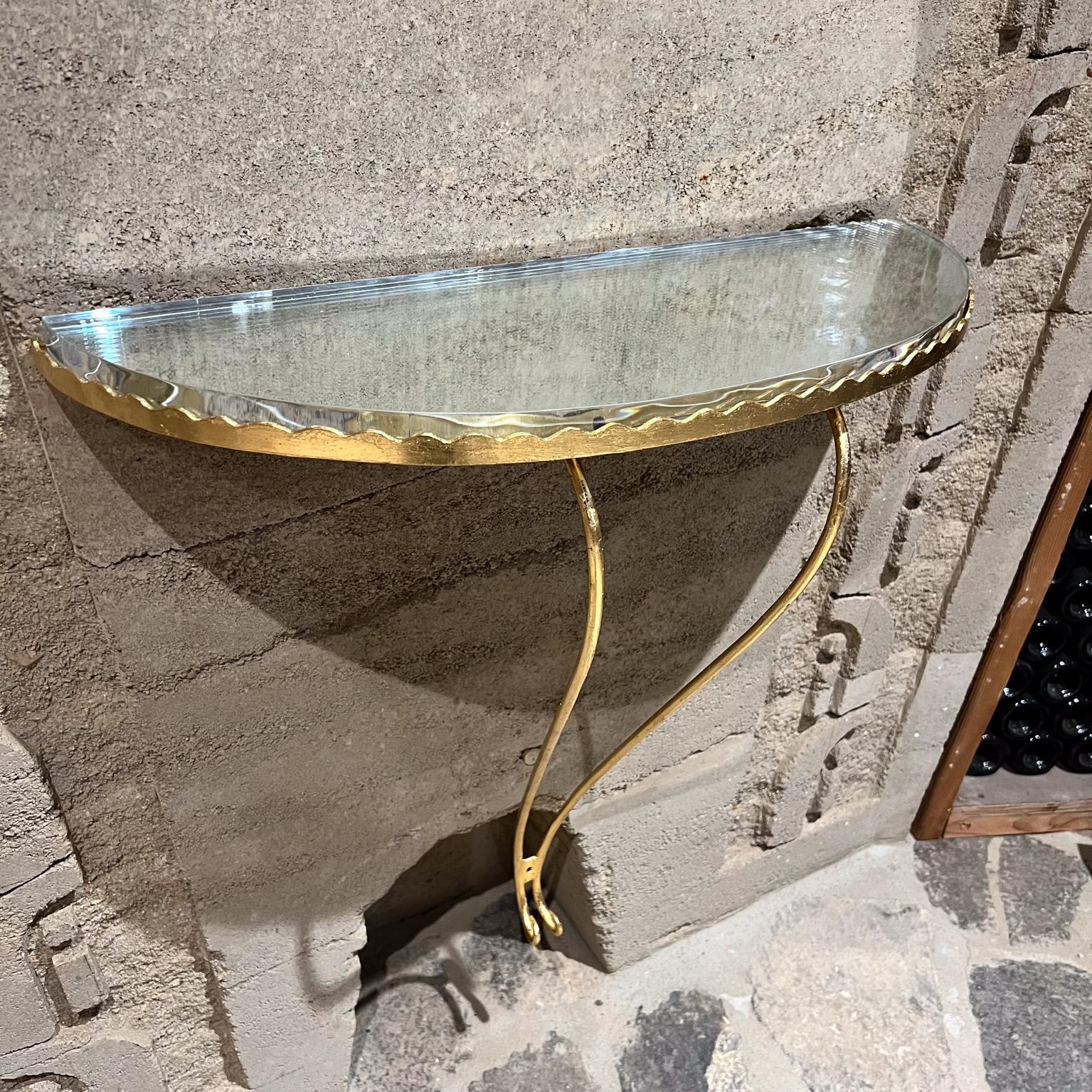Consola de pared escultórica italiana de los años 50 Dorada sobre hierro forjado Italiano en venta
