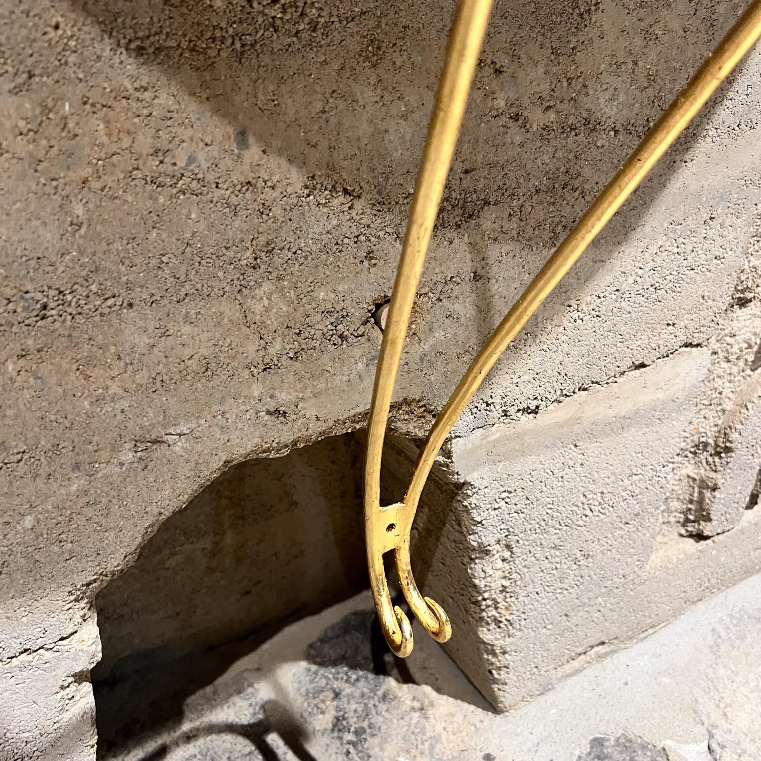 Consola de pared escultórica italiana de los años 50 Dorada sobre hierro forjado Oro en venta