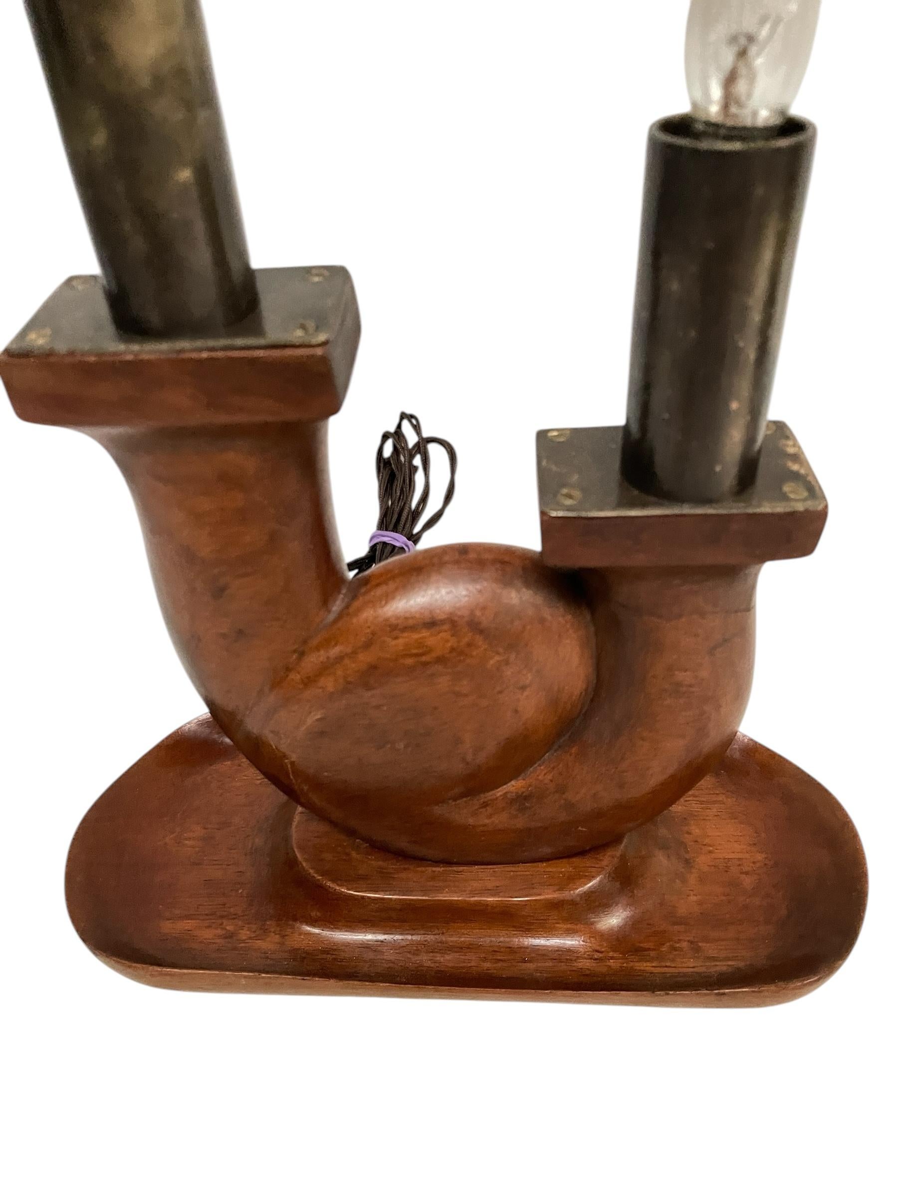 Lampada da tavolo in legno scultoreo degli anni '50 nello stile di Alexandre Noll in vendita 2