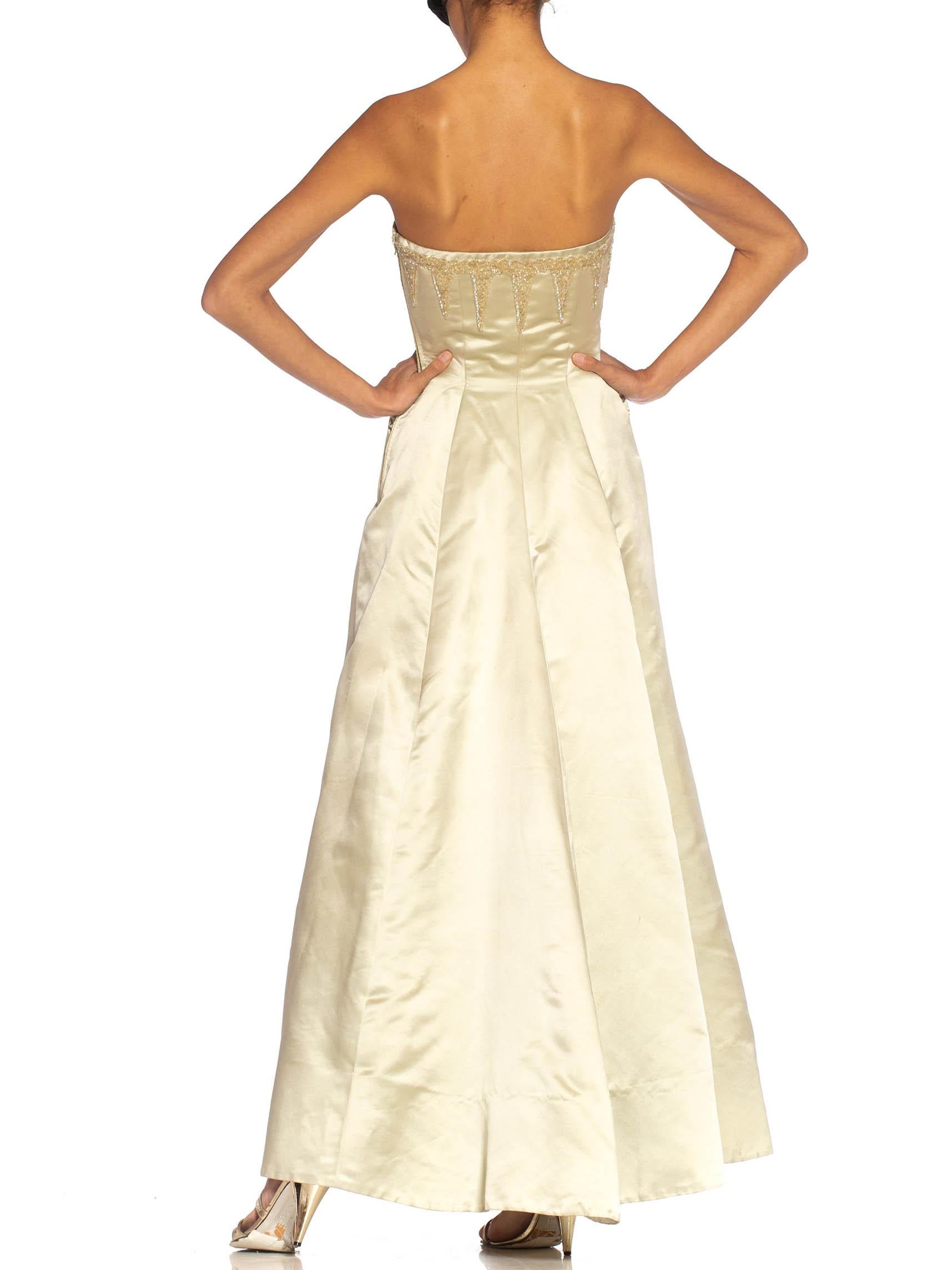 Trägerloses Haute Couture-Kleid aus Satin und Seide mit Perlen von Seafoam aus den 1950er Jahren im Angebot 1