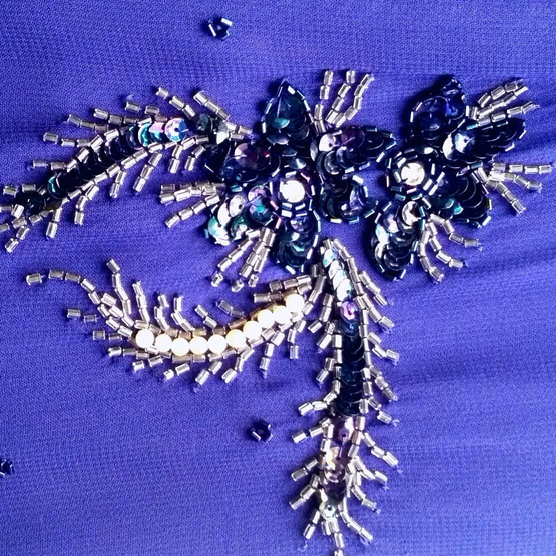 Selfridges Mitternachtsblaues Chiffon-Perlenkleid aus den 1950er Jahren im Zustand „Hervorragend“ im Angebot in London, GB