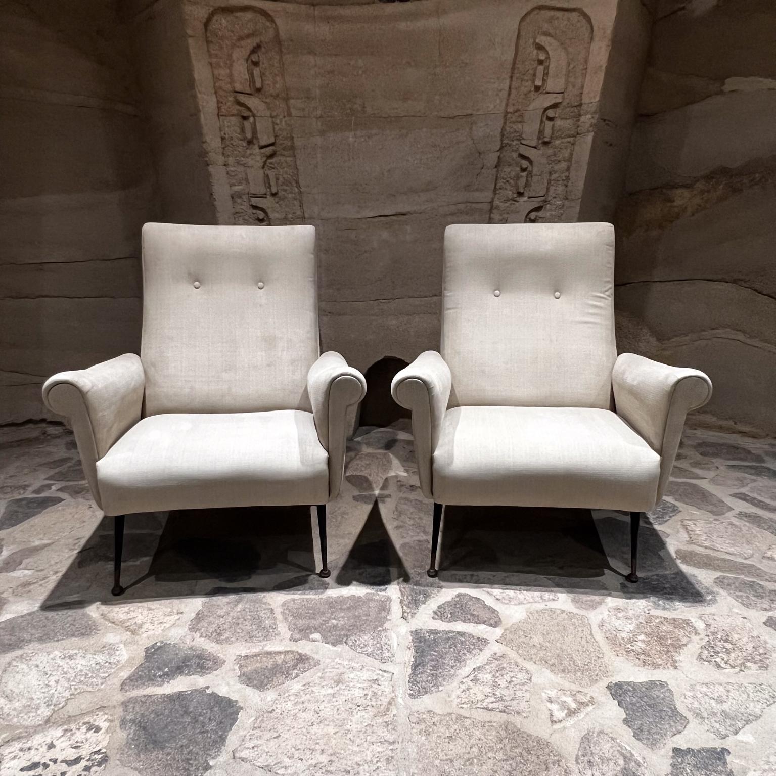Poltrone italiane vintage Minotti degli anni '50
Attribuito a Gigi Radice per Minotti
Non segnato
37 h x 29,5 l x 31 p Seduta 15,5 h Bracciolo 23,75
Condizioni vintage originali usate
Considera tutte le immagini.