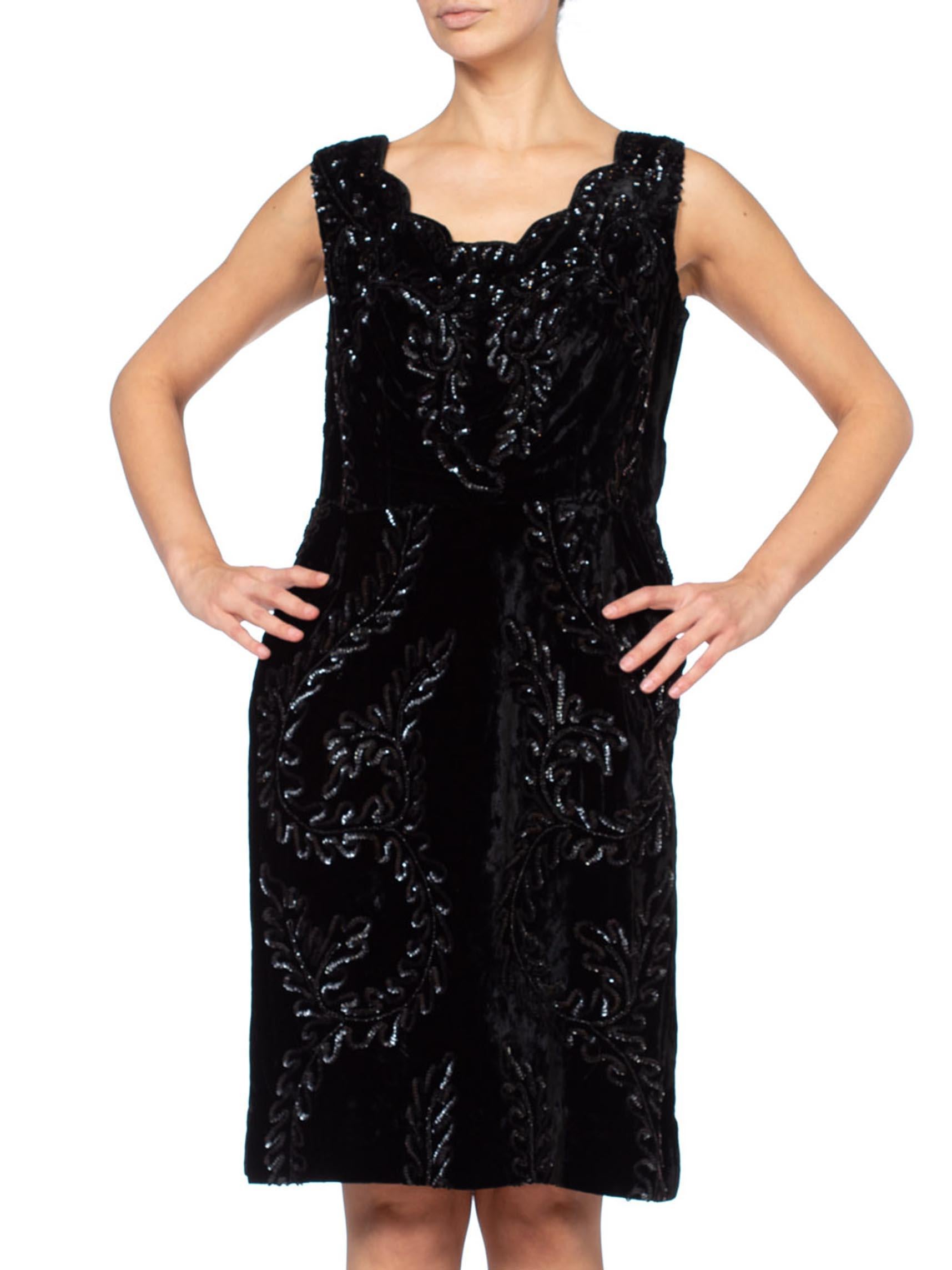 1950S Black Rayon Blend Velvet Sequin Beaded Cocktail Dress For Sale 1