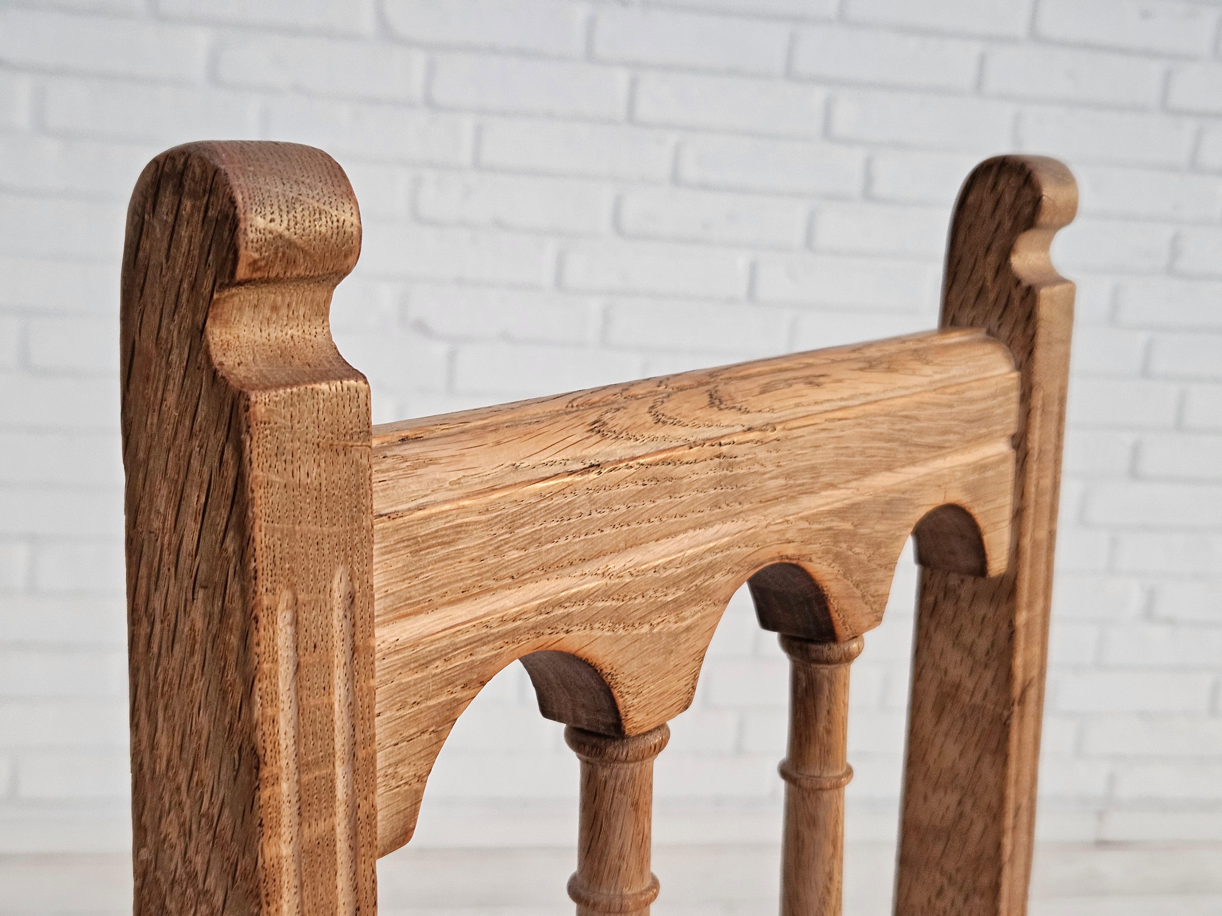 Milieu du XXe siècle 1950s, set 2 pcs de chaises de salle à manger danoises, original bon état, bois de chêne. en vente