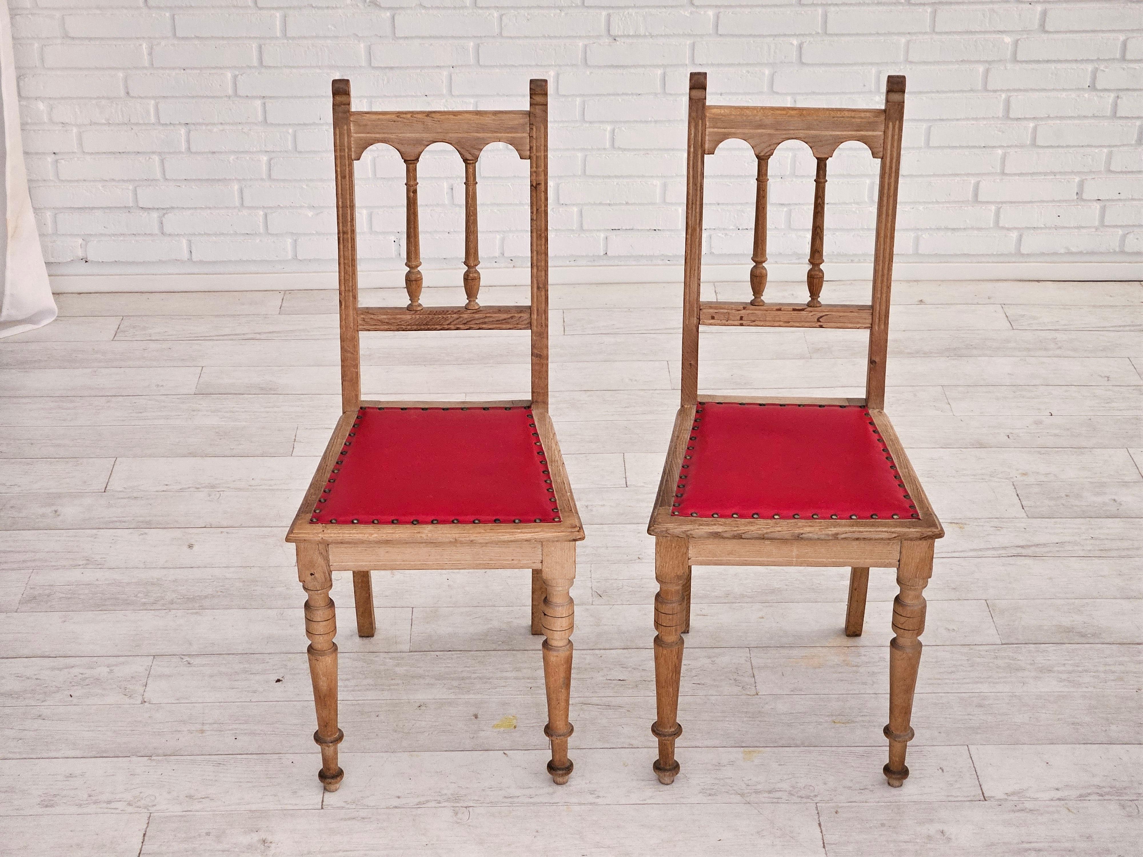 1950er Jahre, Satz 2 Stück dänische Esszimmerstühle, originaler guter Zustand, Eichenholz. im Angebot 1
