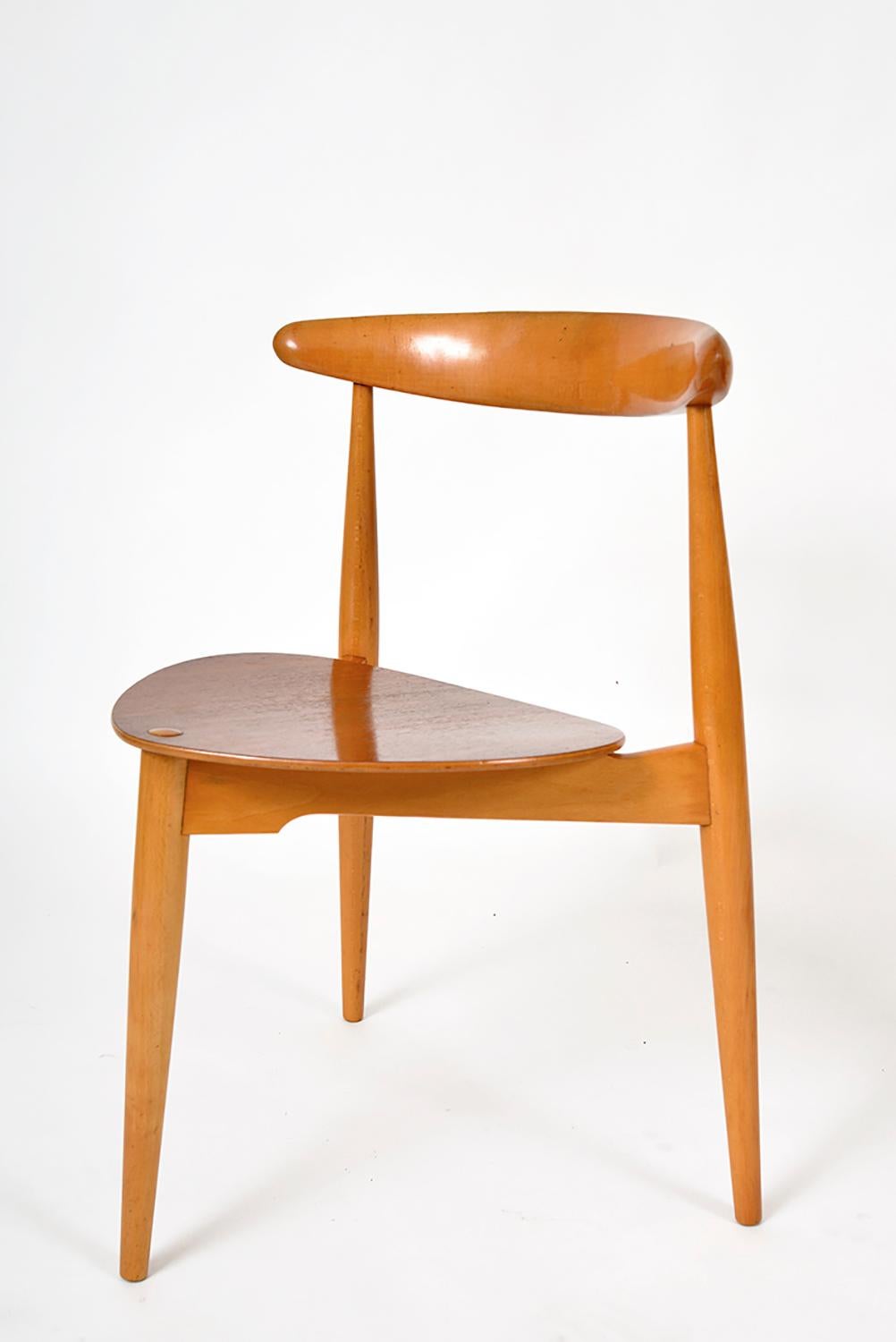 1950s Set 4 FH4103 Heart Dining Chairs by Hans Wegner for Fritz Hansen Denmark For Sale 4