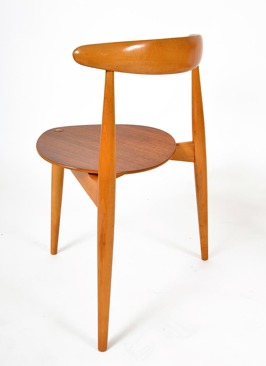 1950s Set 4 FH4103 Heart Dining Chairs by Hans Wegner for Fritz Hansen Denmark For Sale 6