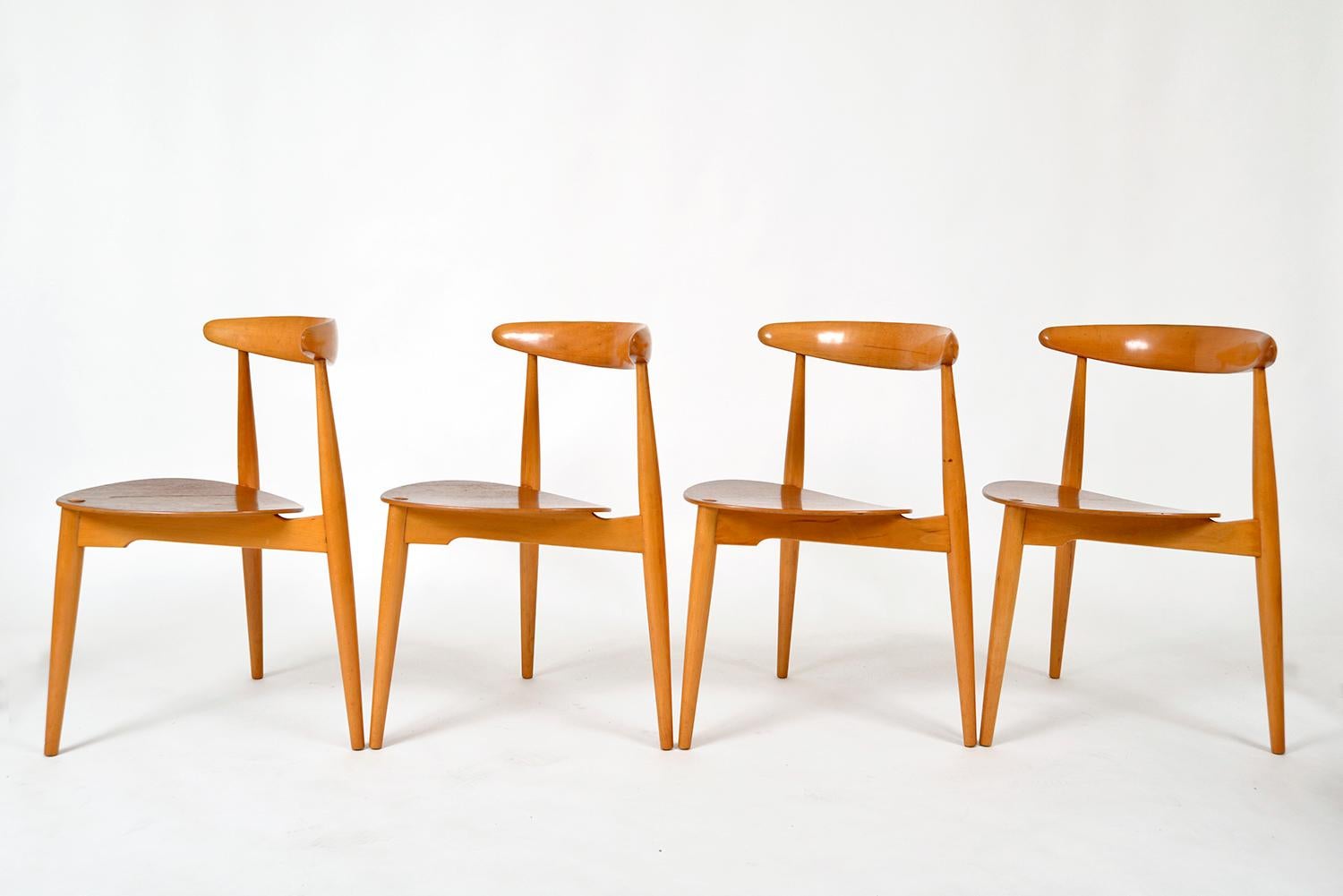 20ième siècle 1950s Set 4 FH4103 Heart Dining Chairs by Hans Wegner for Fritz Hansen Denmark  en vente