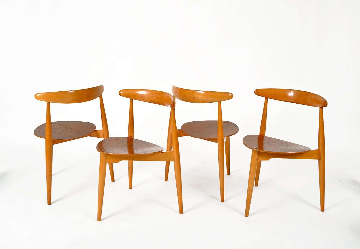Hêtre 1950s Set 4 FH4103 Heart Dining Chairs by Hans Wegner for Fritz Hansen Denmark  en vente