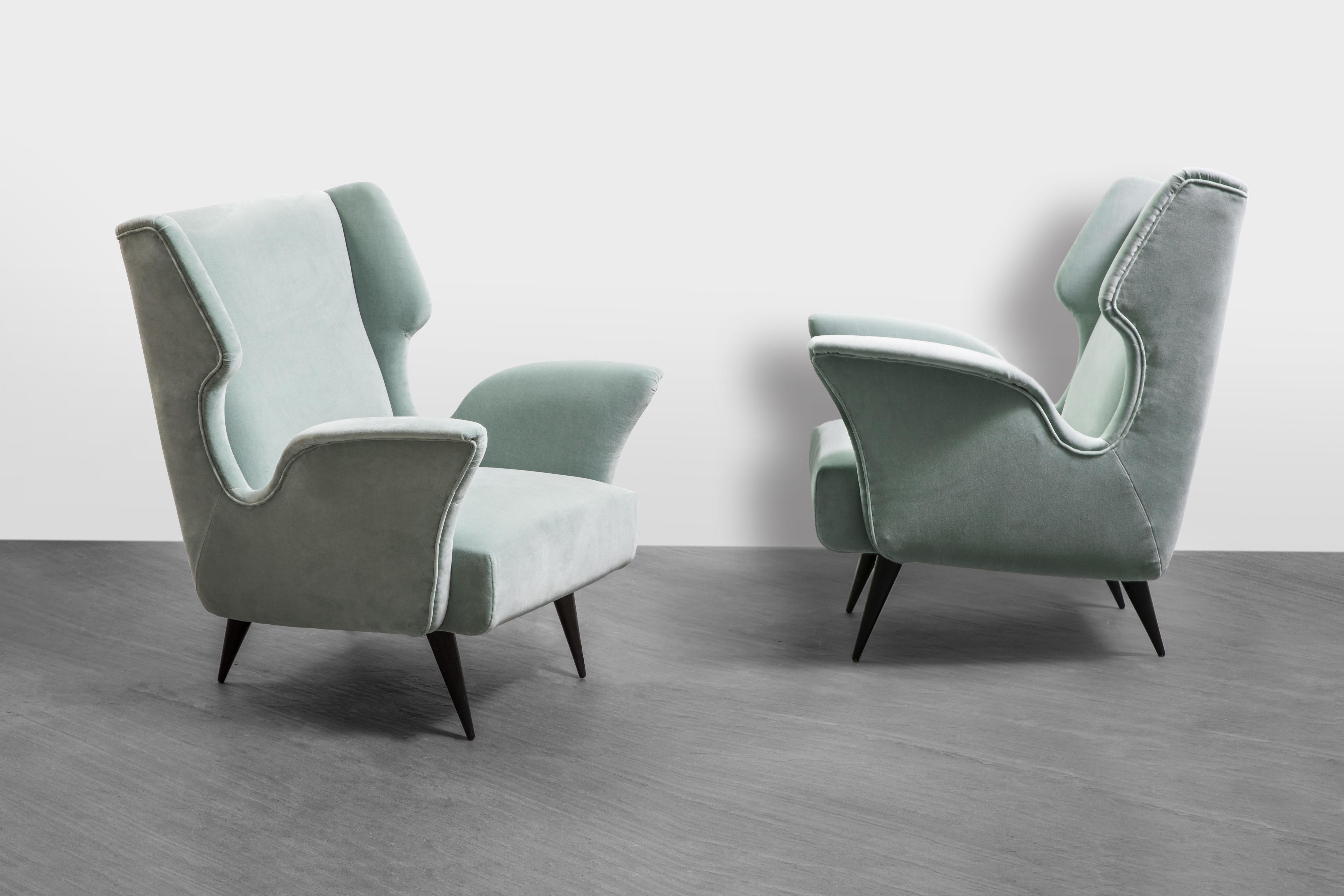 Set aus einem Sofa und einem Paar Sesseln von Melchirorre Bega aus den 1950er Jahren (Italienisch) im Angebot