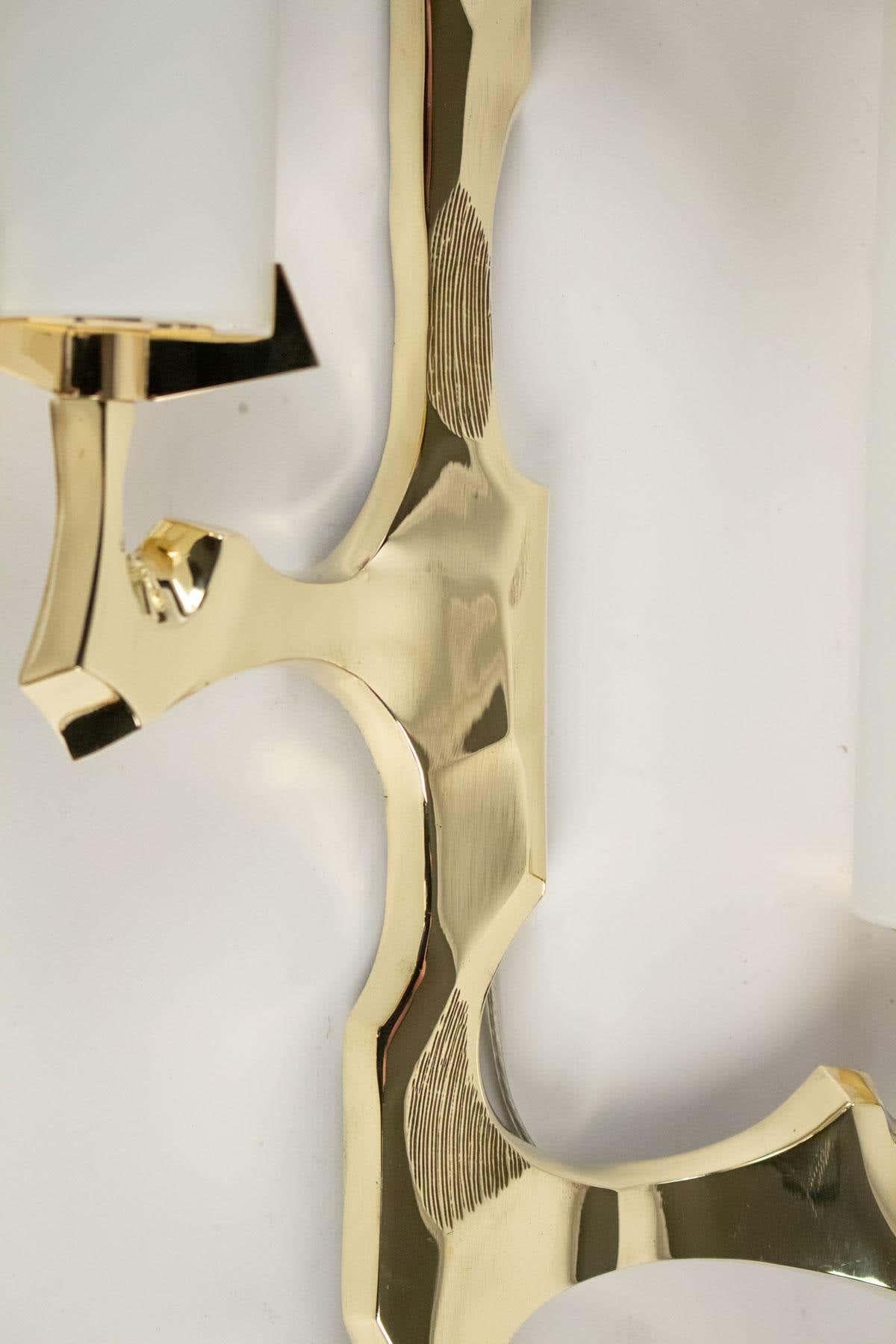 Français Ensemble de 2 appliques Arlus en bronze doré des années 1950 en vente