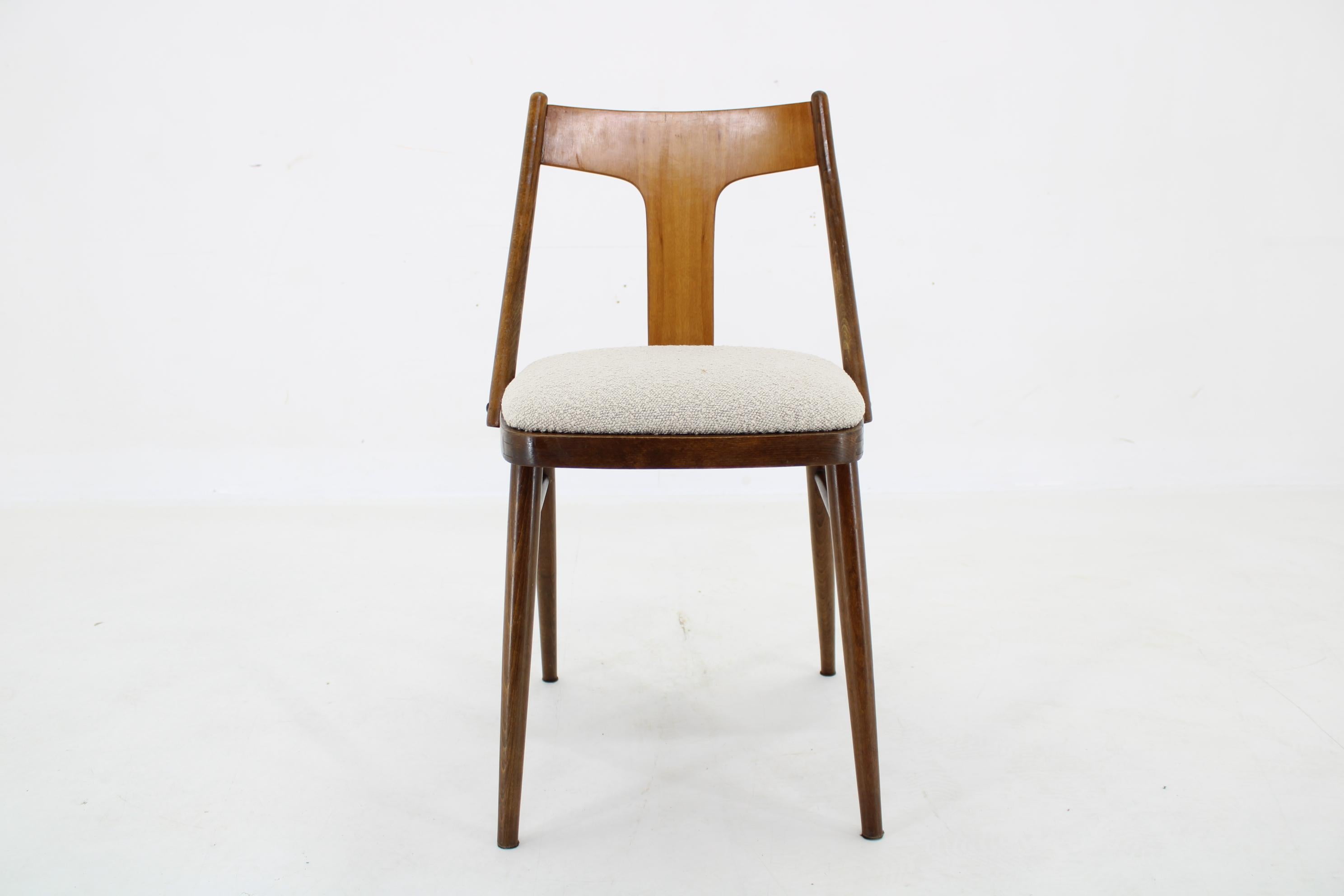 1950s Set of 4 Dining Chairs in Walnut Finish, Czechoslovakia  In Good Condition For Sale In Praha, CZ