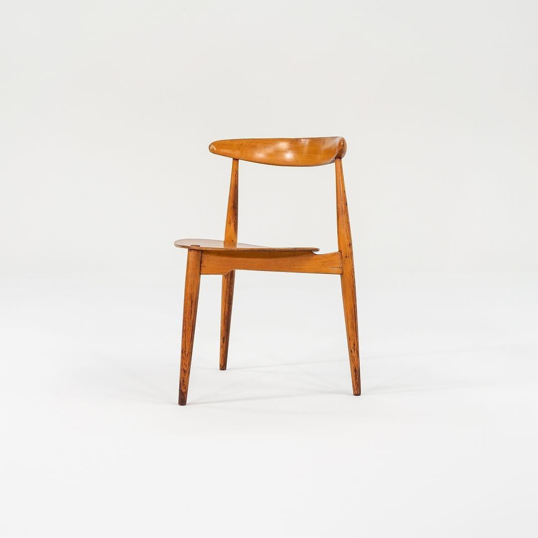 1950s Set of 4 Hans Wegner for Fritz Hansen FH4103 Stacking Heart Dining Chairs en vente 5