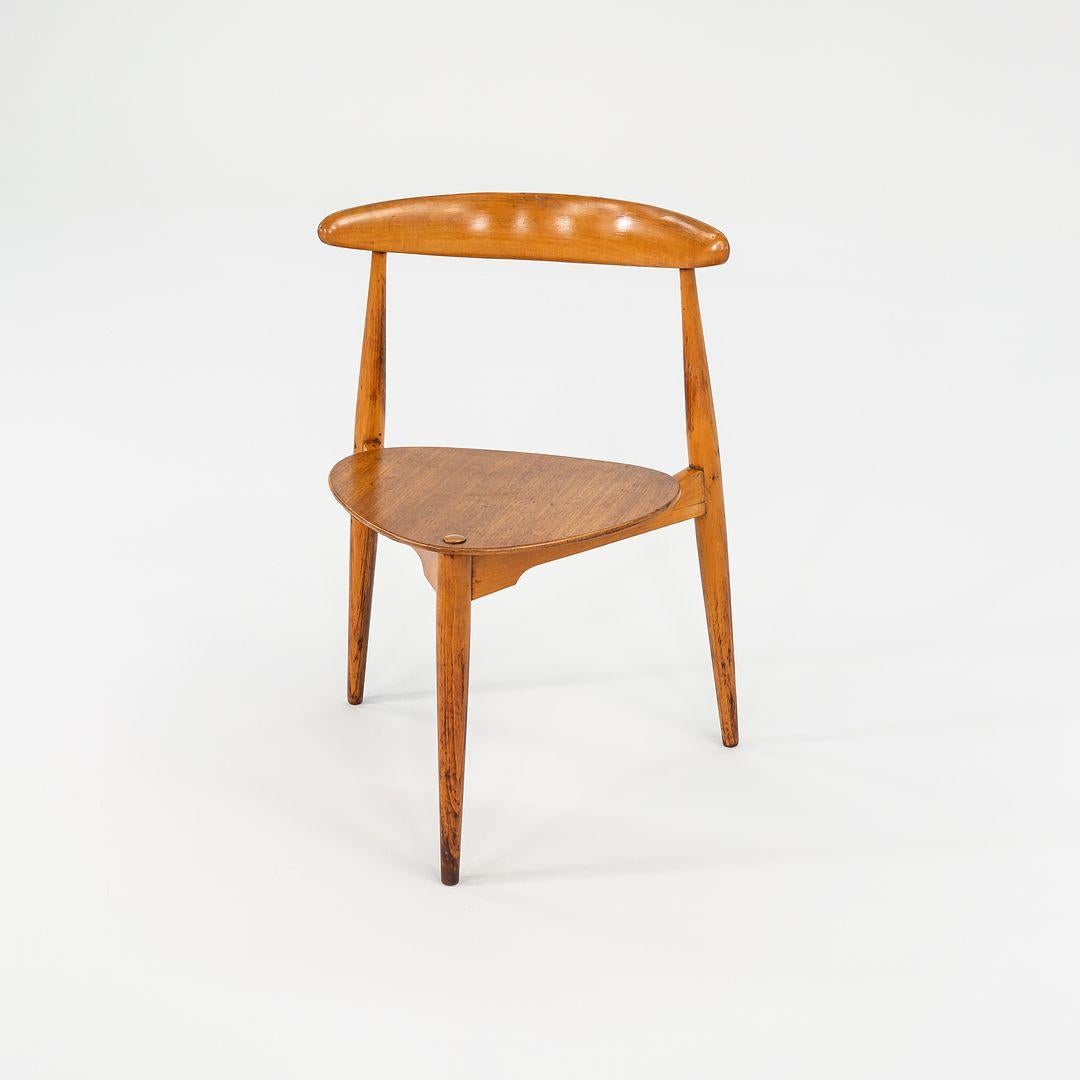 Chêne 1950s Set of 4 Hans Wegner for Fritz Hansen FH4103 Stacking Heart Dining Chairs en vente